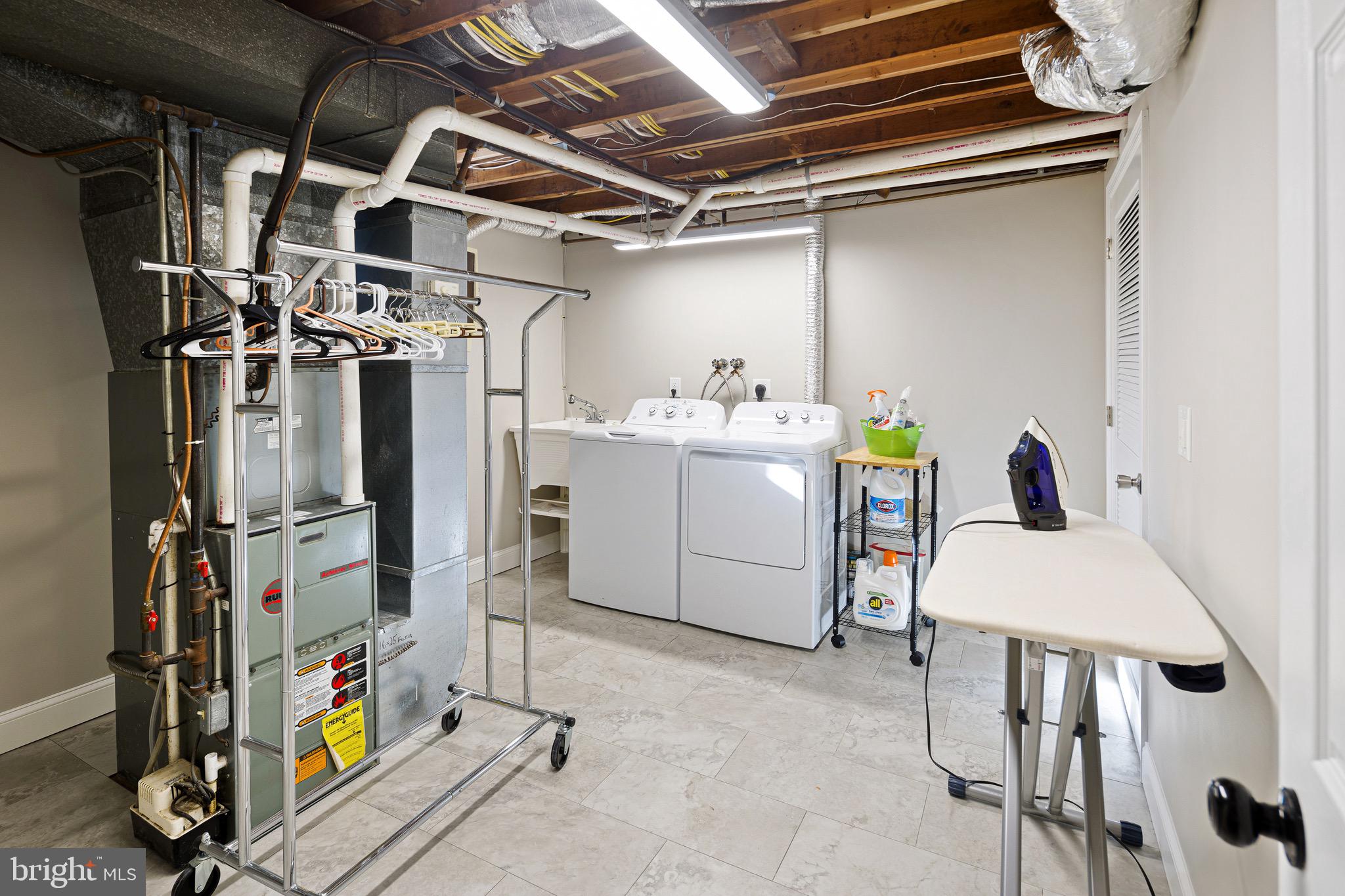 WESTVIEW ACRES - Residential