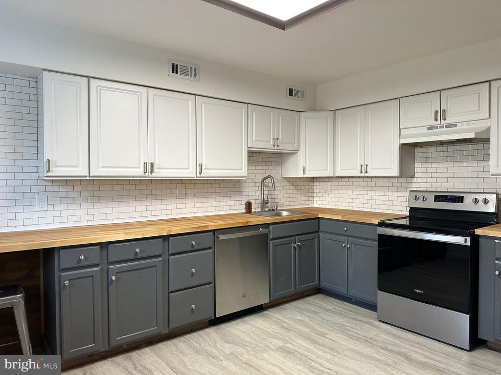 Photo of 5 Fords Edge, ROYERSFORD, PA 19468 (MLS # PAMC2165670)