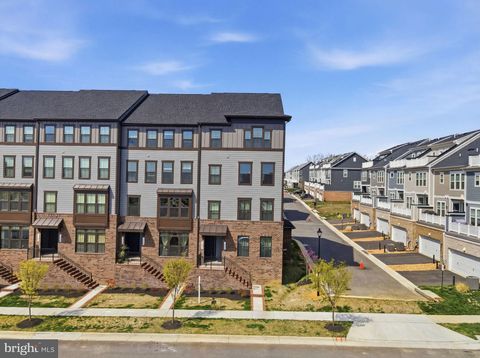 Condo For Sale - 1612 Kirkman Street<br/> Prince William County, DUMFRIES, VA 22026