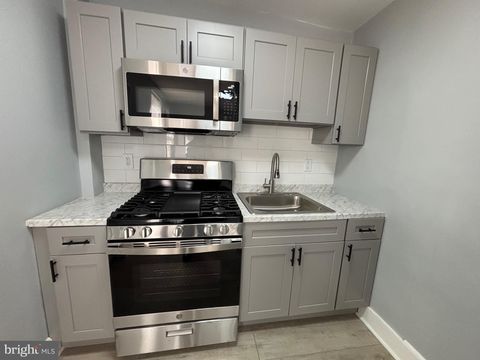 Townhouse For Sale - 542 Keystone Avenue<br/> DARBY, PA 19023