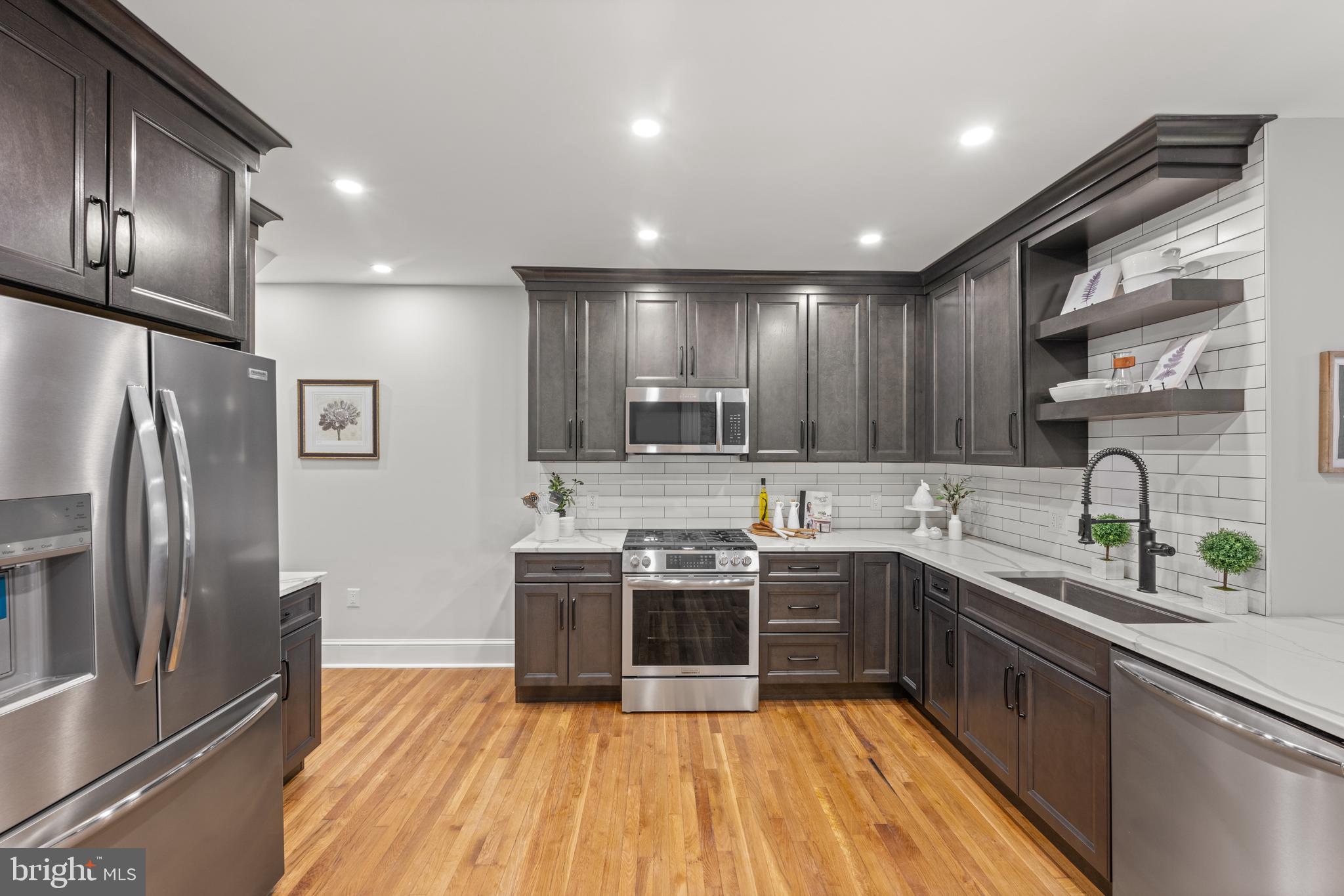 222 W BARNARD STREET