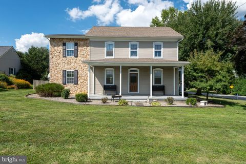 739 VILLAGE ROAD LANCASTER PA 17602