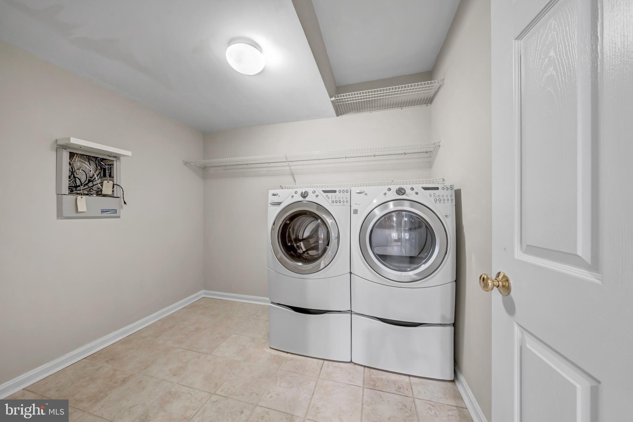 LOUDOUN PARKWAY CENTER - Residential