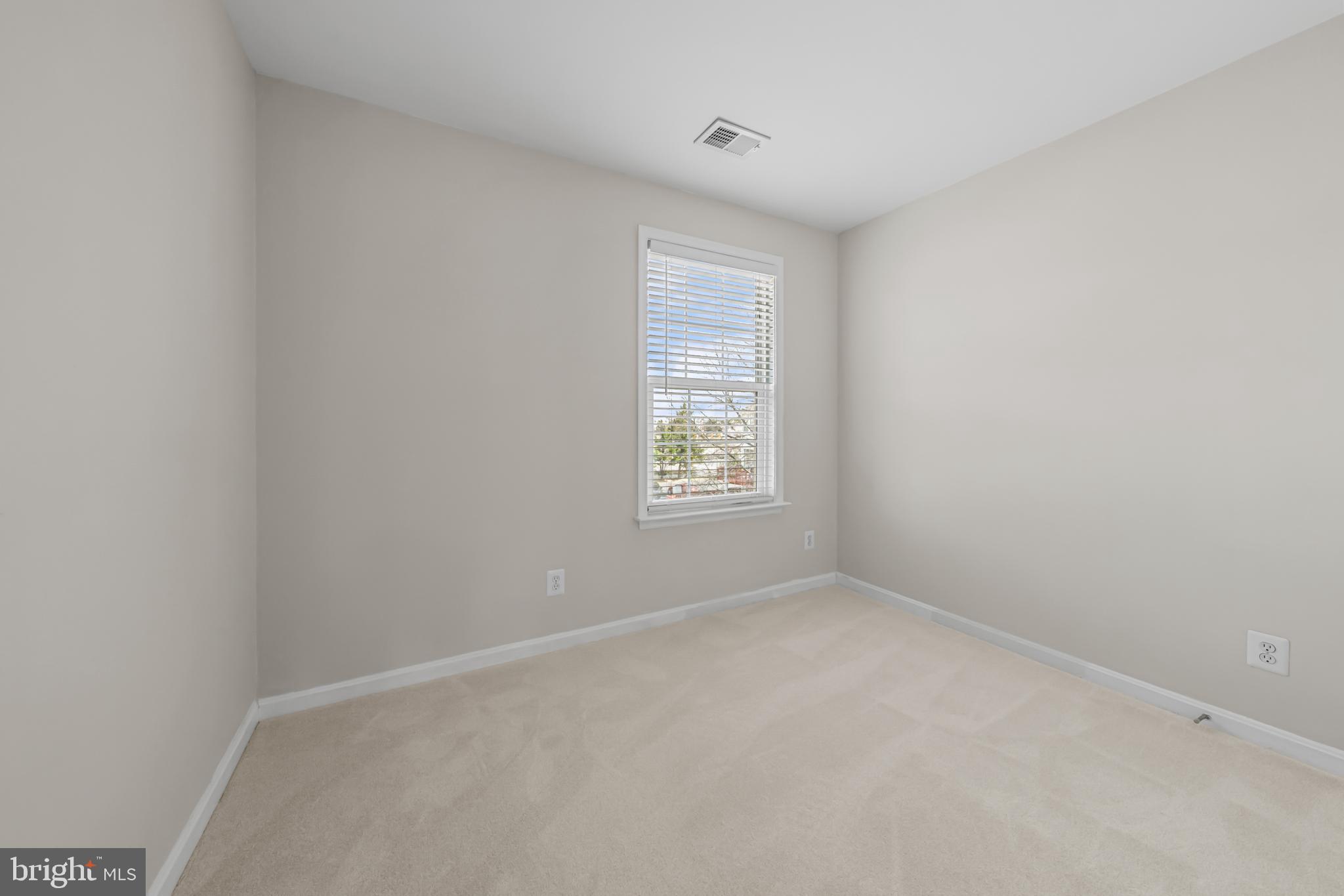 LOUDOUN PARKWAY CENTER - Residential