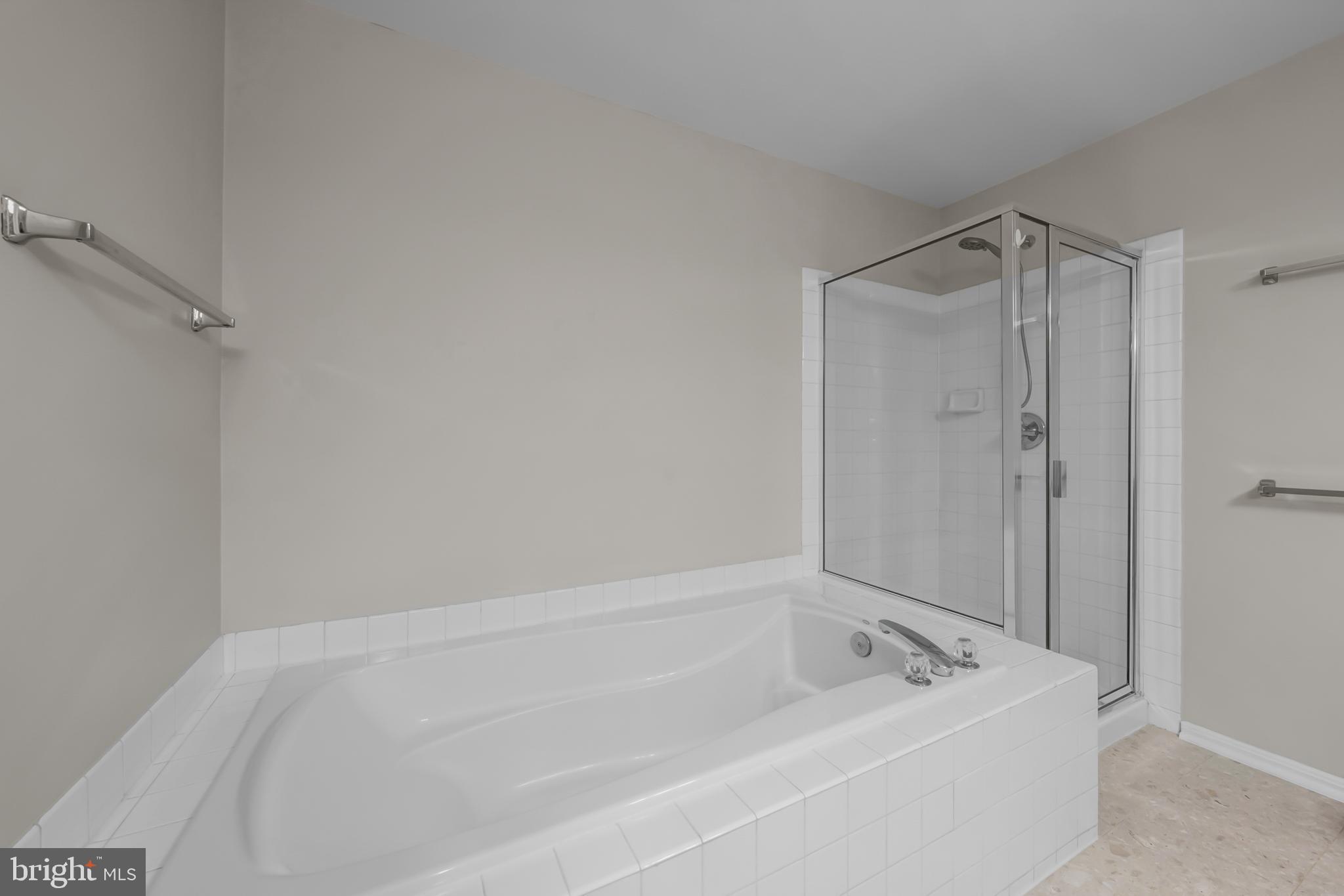 LOUDOUN PARKWAY CENTER - Residential