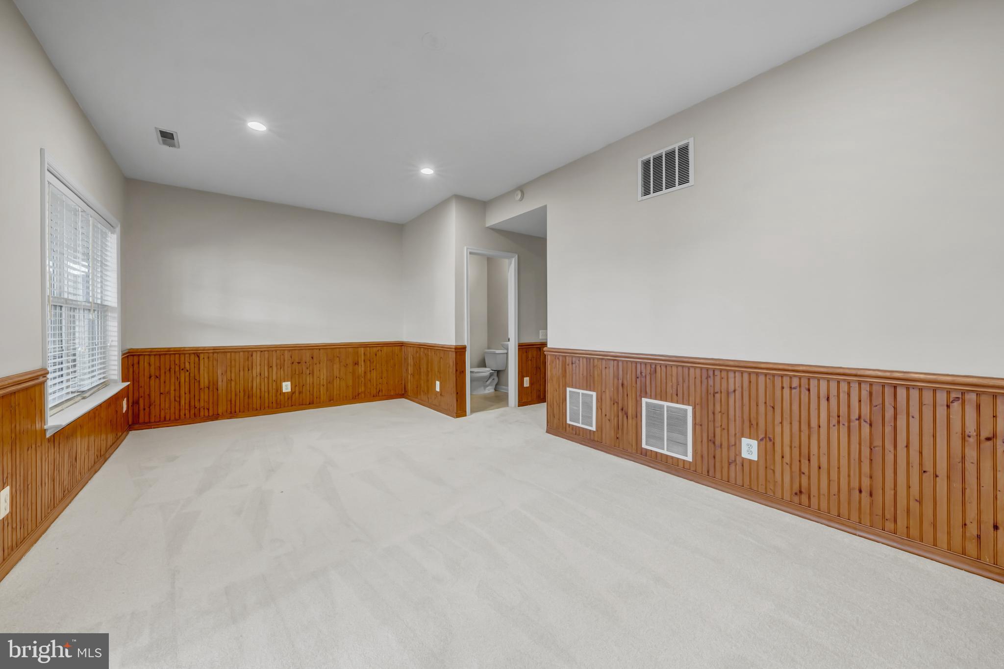 LOUDOUN PARKWAY CENTER - Residential