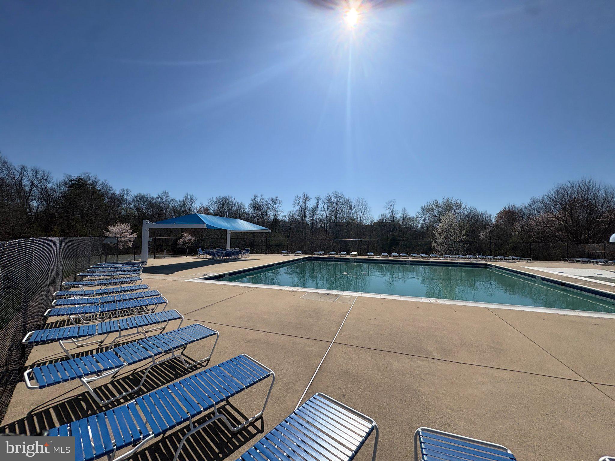 LOUDOUN PARKWAY CENTER - Residential