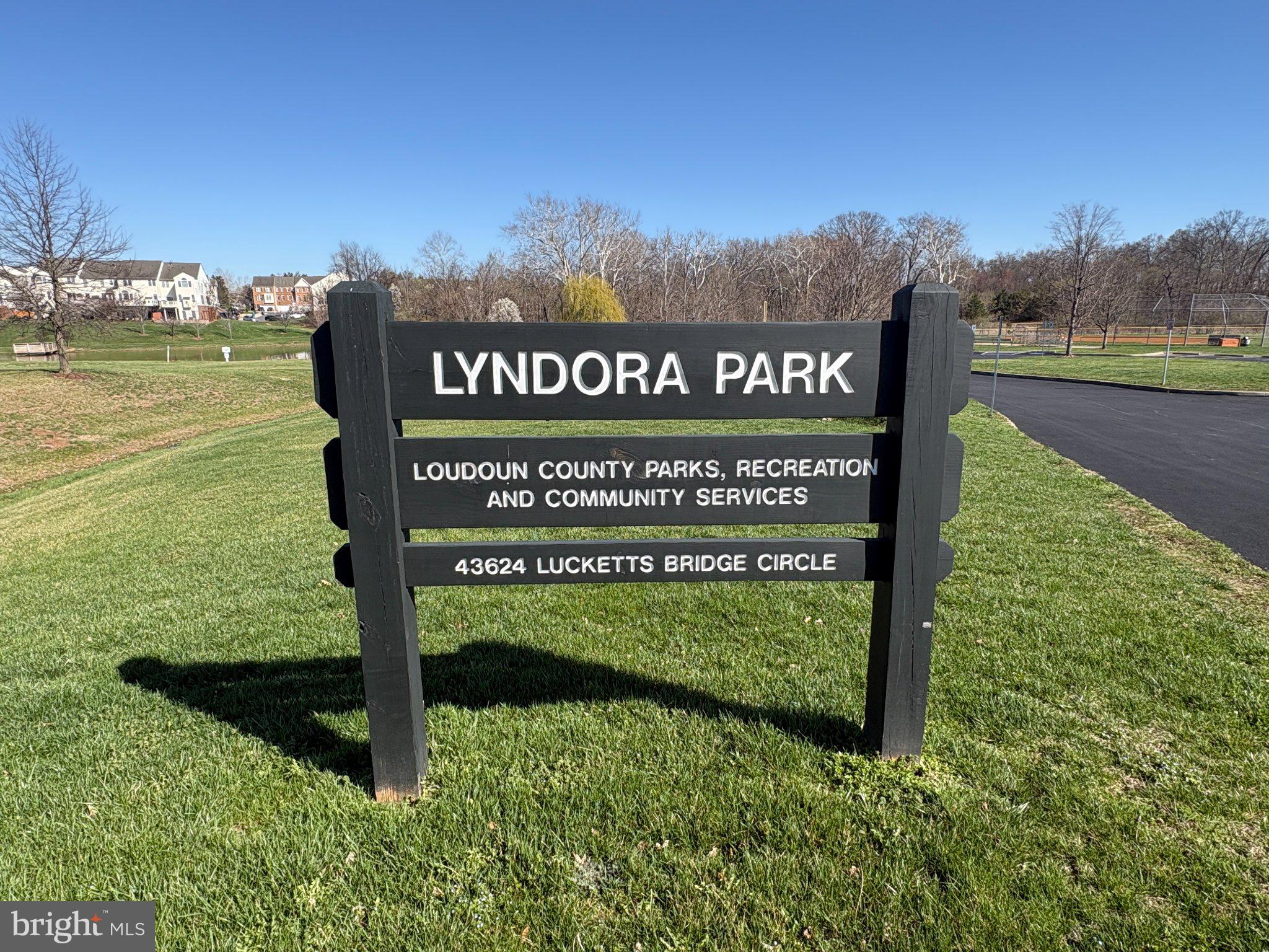 LOUDOUN PARKWAY CENTER - Residential