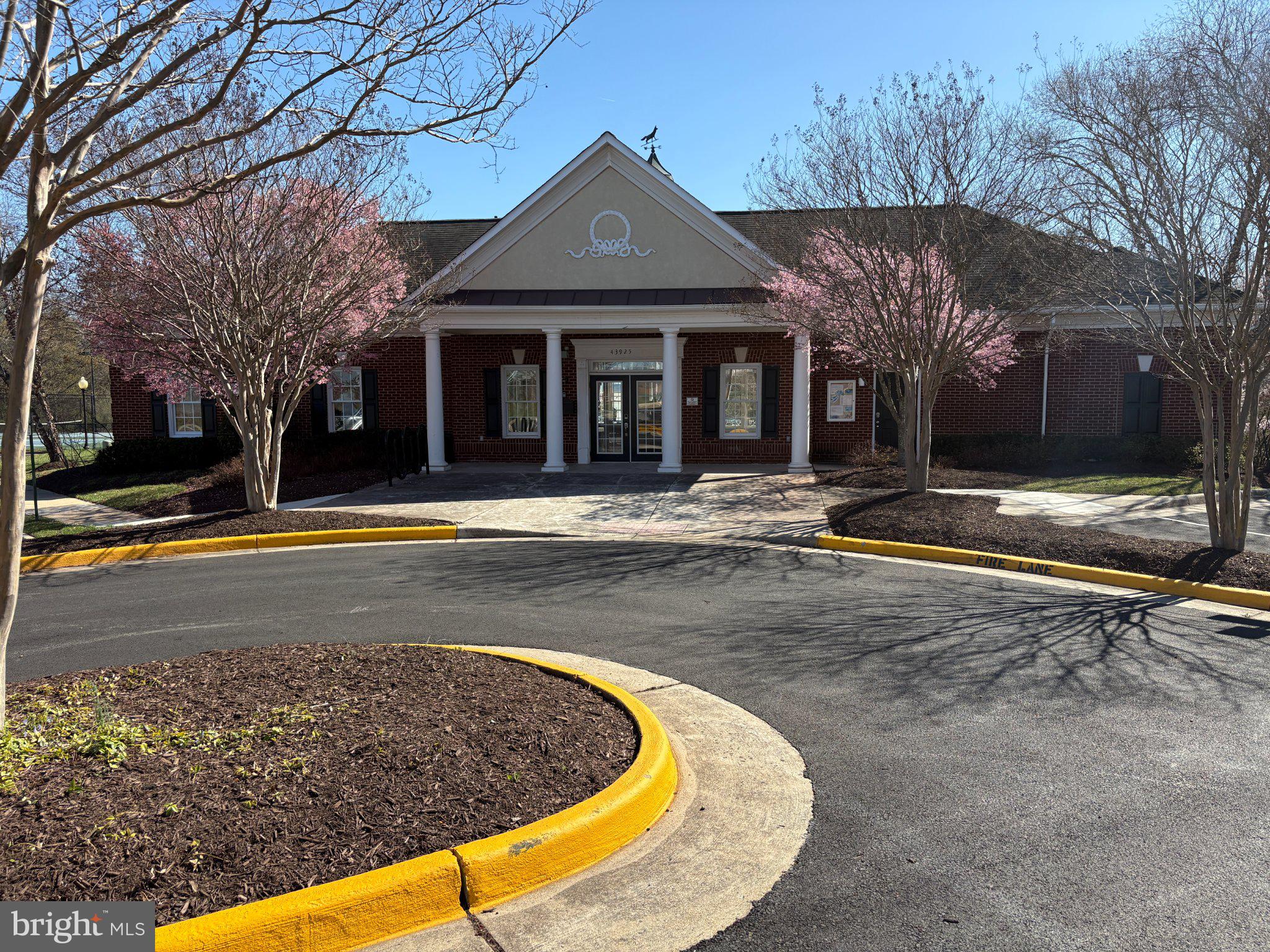 LOUDOUN PARKWAY CENTER - Residential