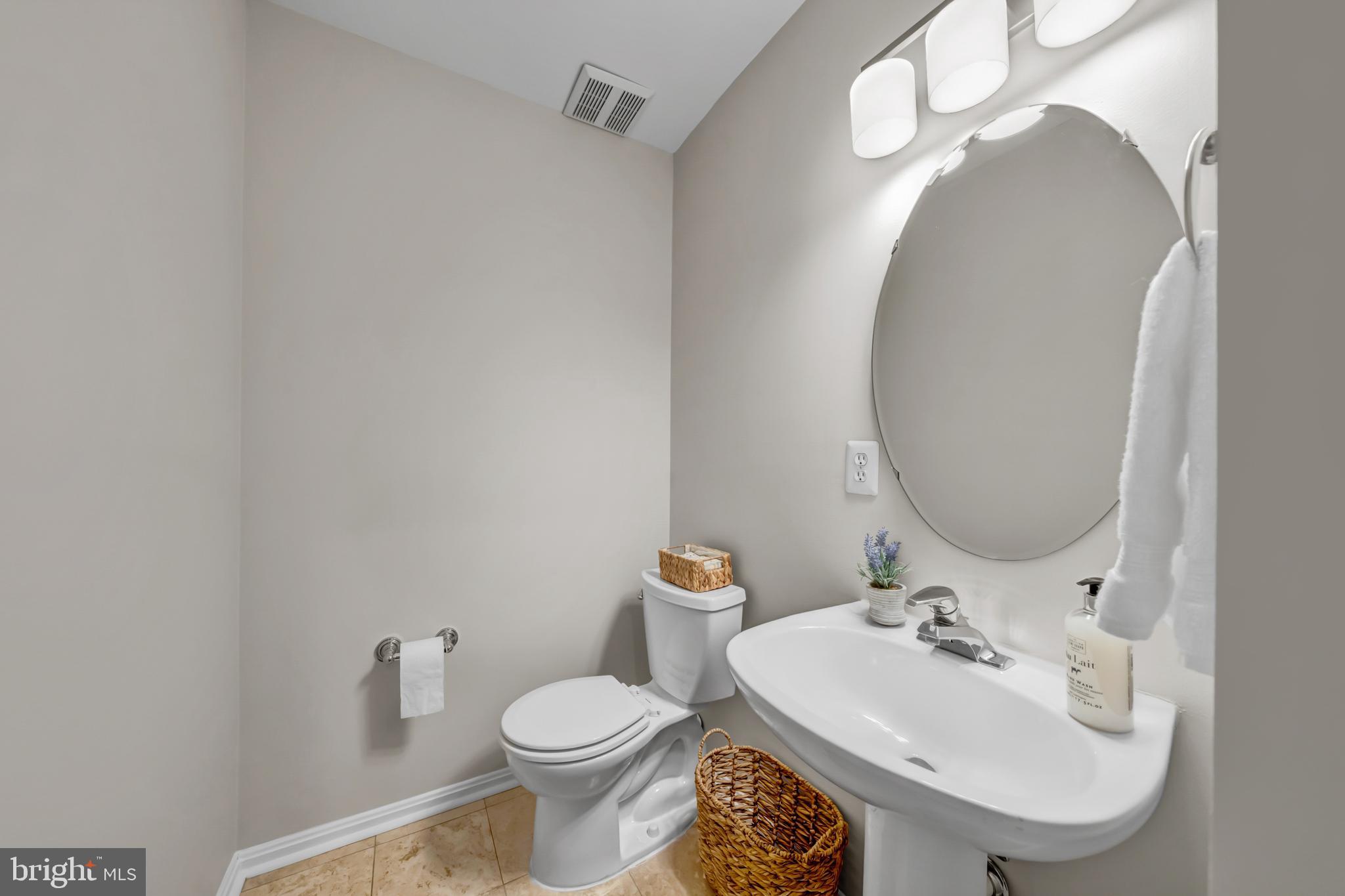 LOUDOUN PARKWAY CENTER - Residential