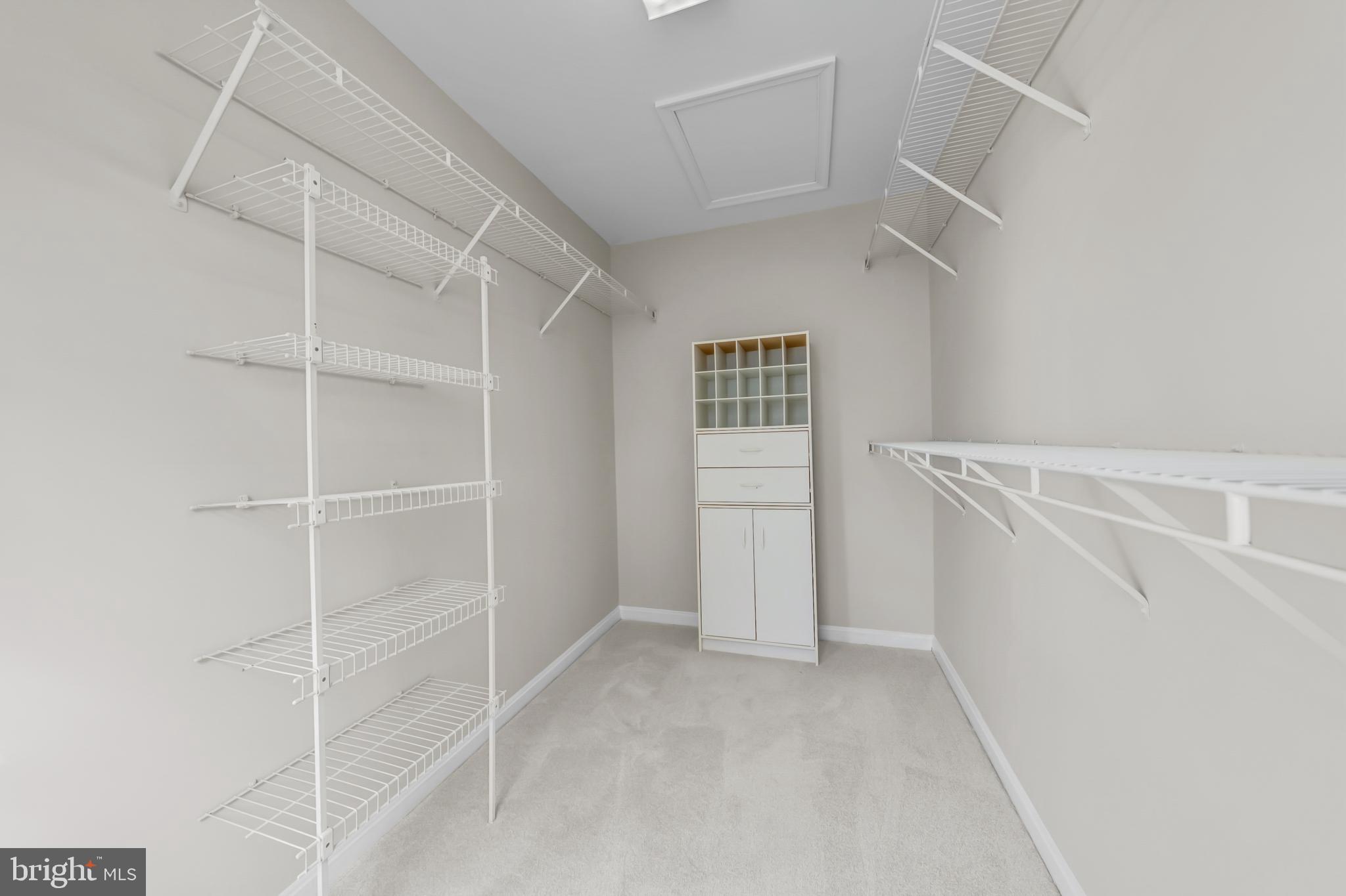 LOUDOUN PARKWAY CENTER - Residential