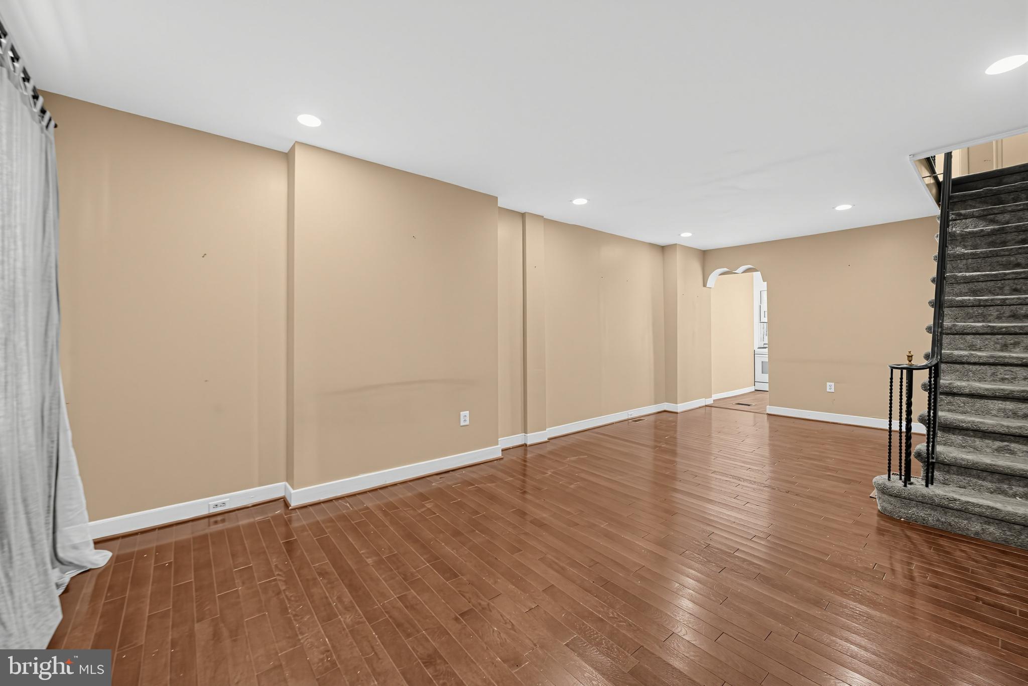 842 ALMOND STREET