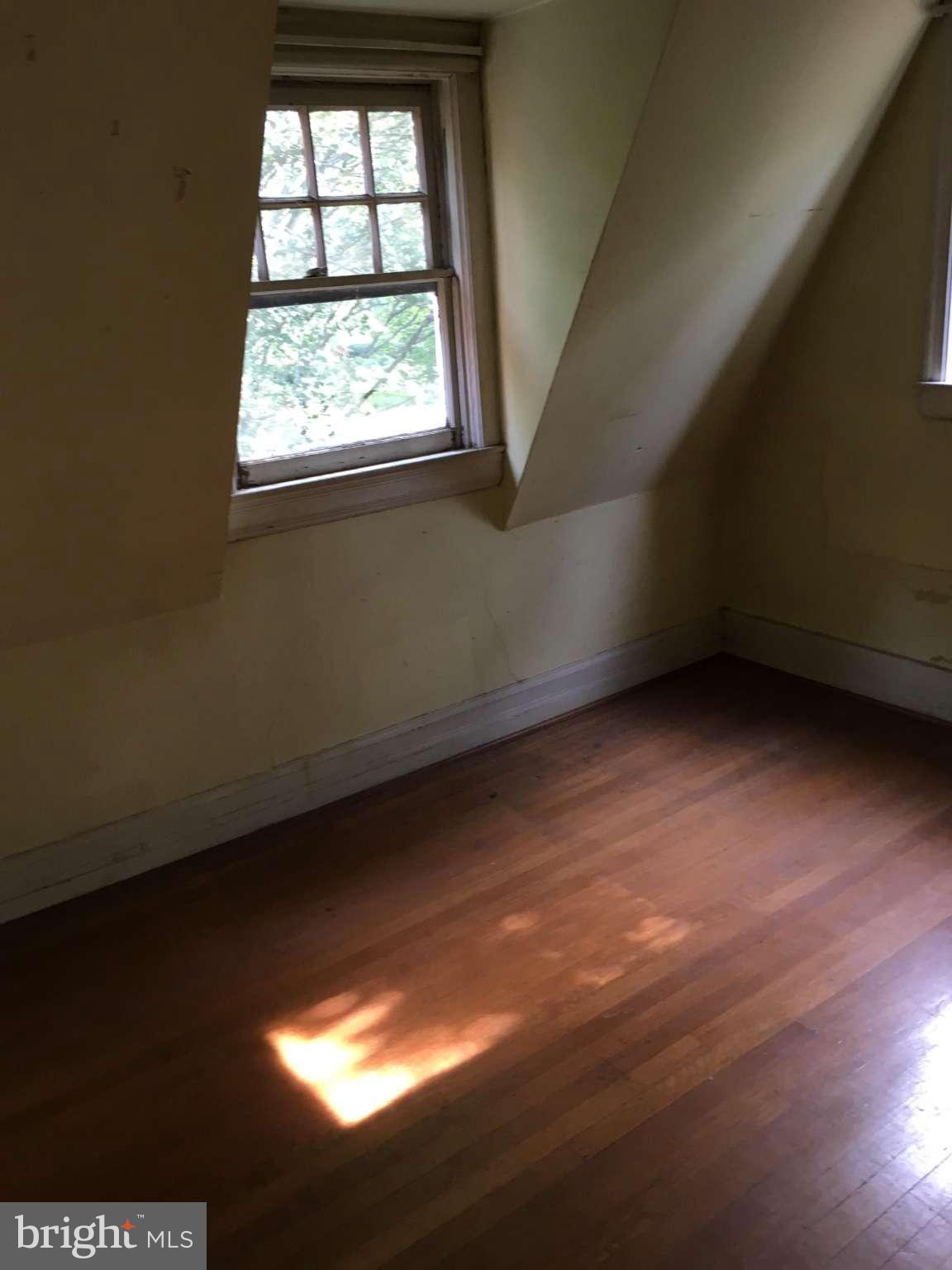 ROLAND PARK - Residential