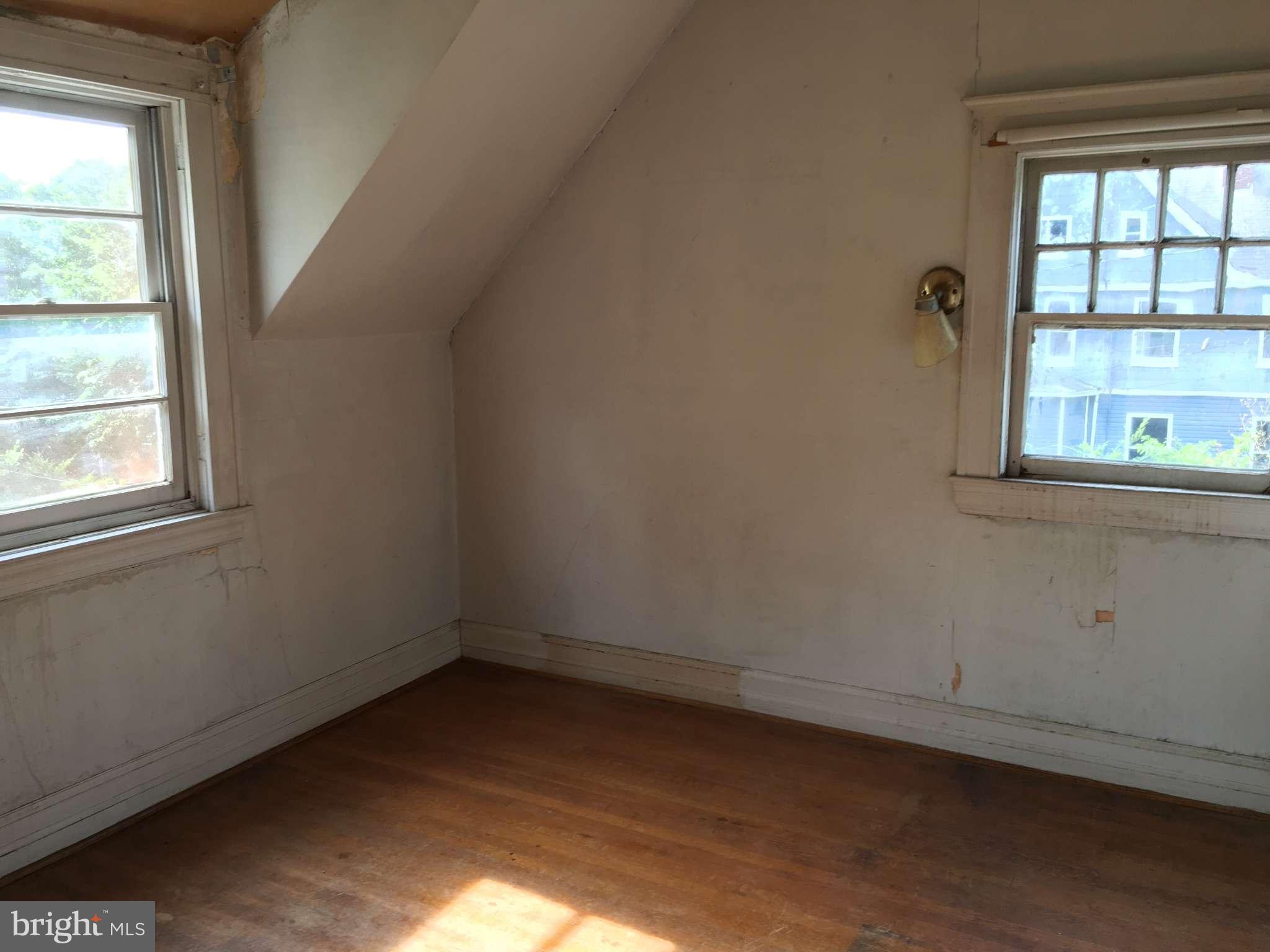 ROLAND PARK - Residential