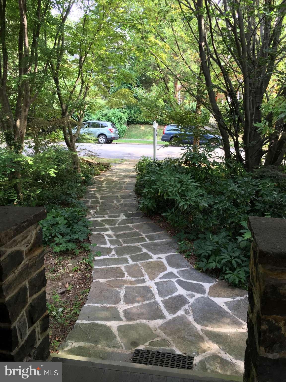 ROLAND PARK - Residential