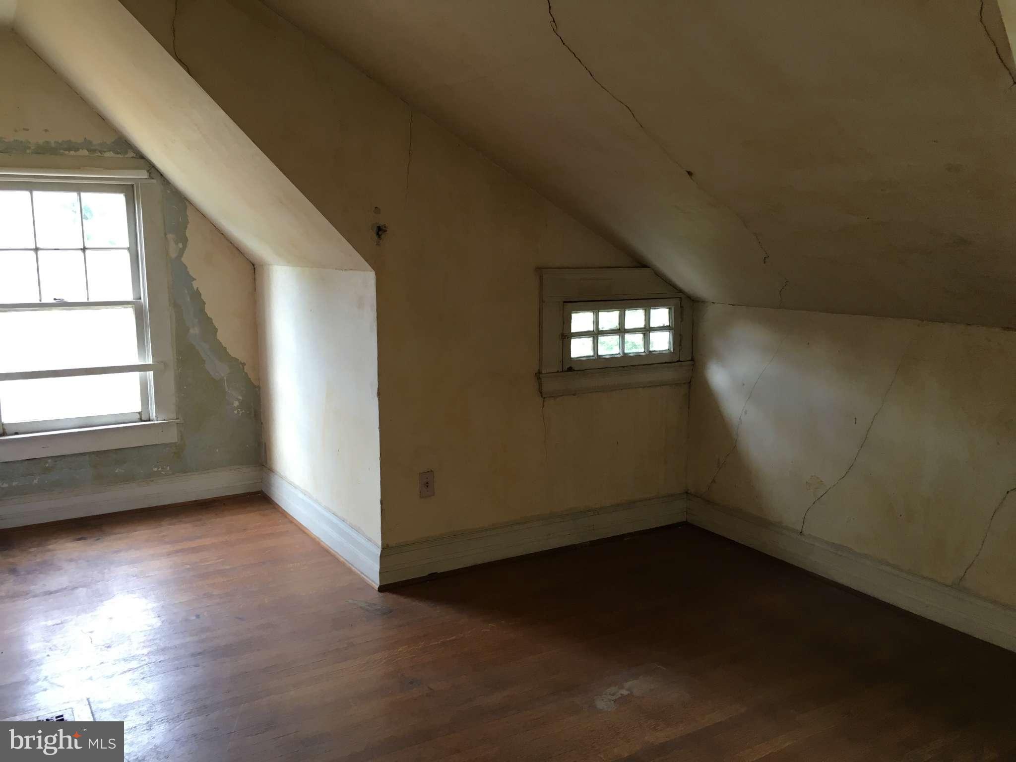 ROLAND PARK - Residential