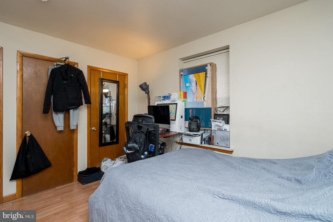 UNIVERSITY CITY - Commercial Sale