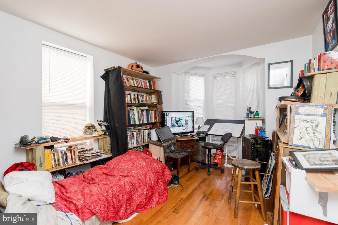 UNIVERSITY CITY - Commercial Sale