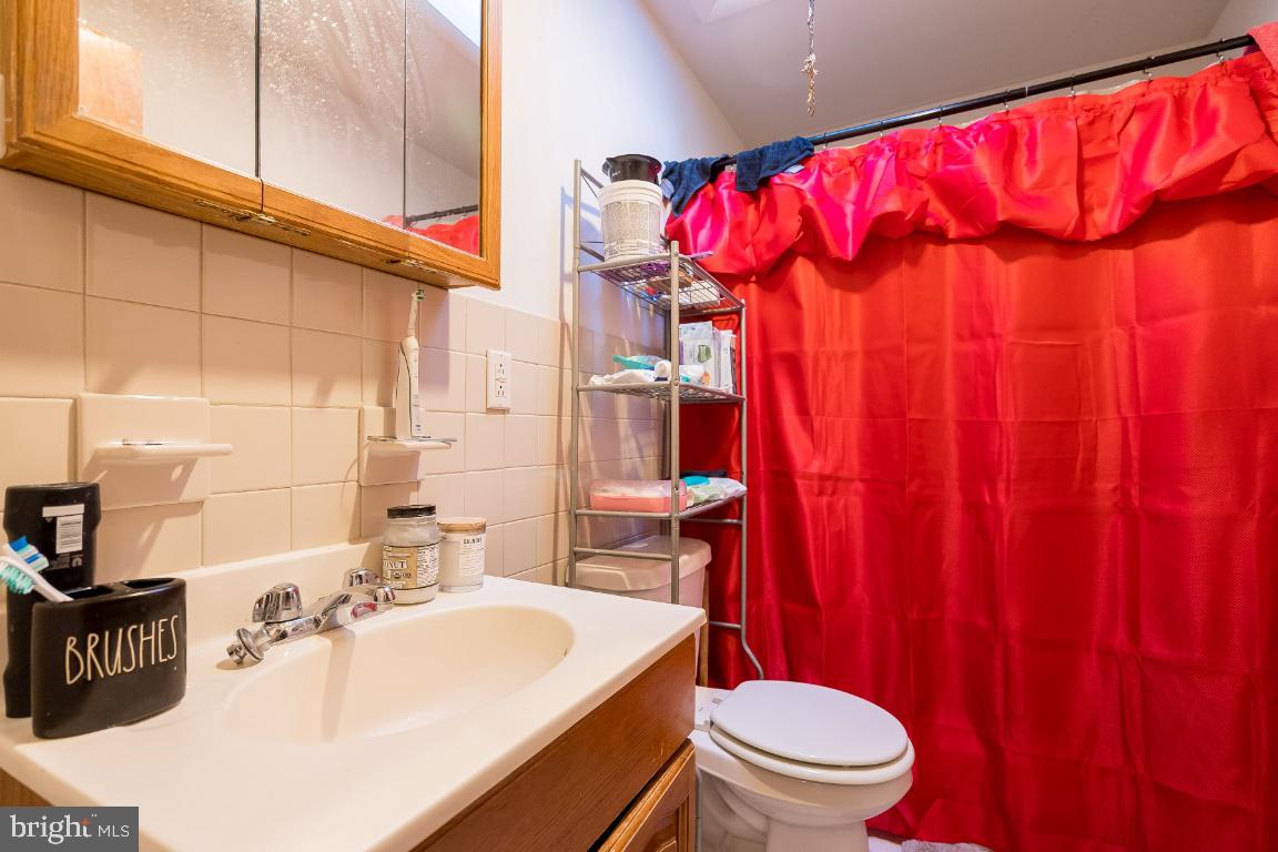 UNIVERSITY CITY - Commercial Sale