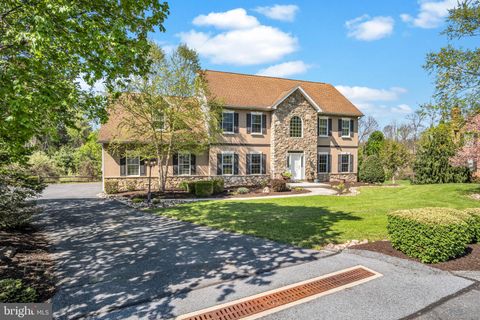 Photo of 1423 Wellgate Lane, MECHANICSBURG, PA 17055 (MLS # PACB2052788)