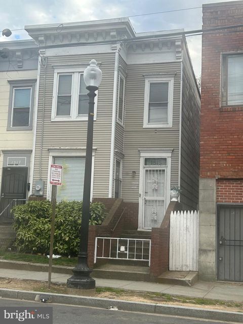 1515 MARION BARRY AVENUE SE WASHINGTON DC 20020