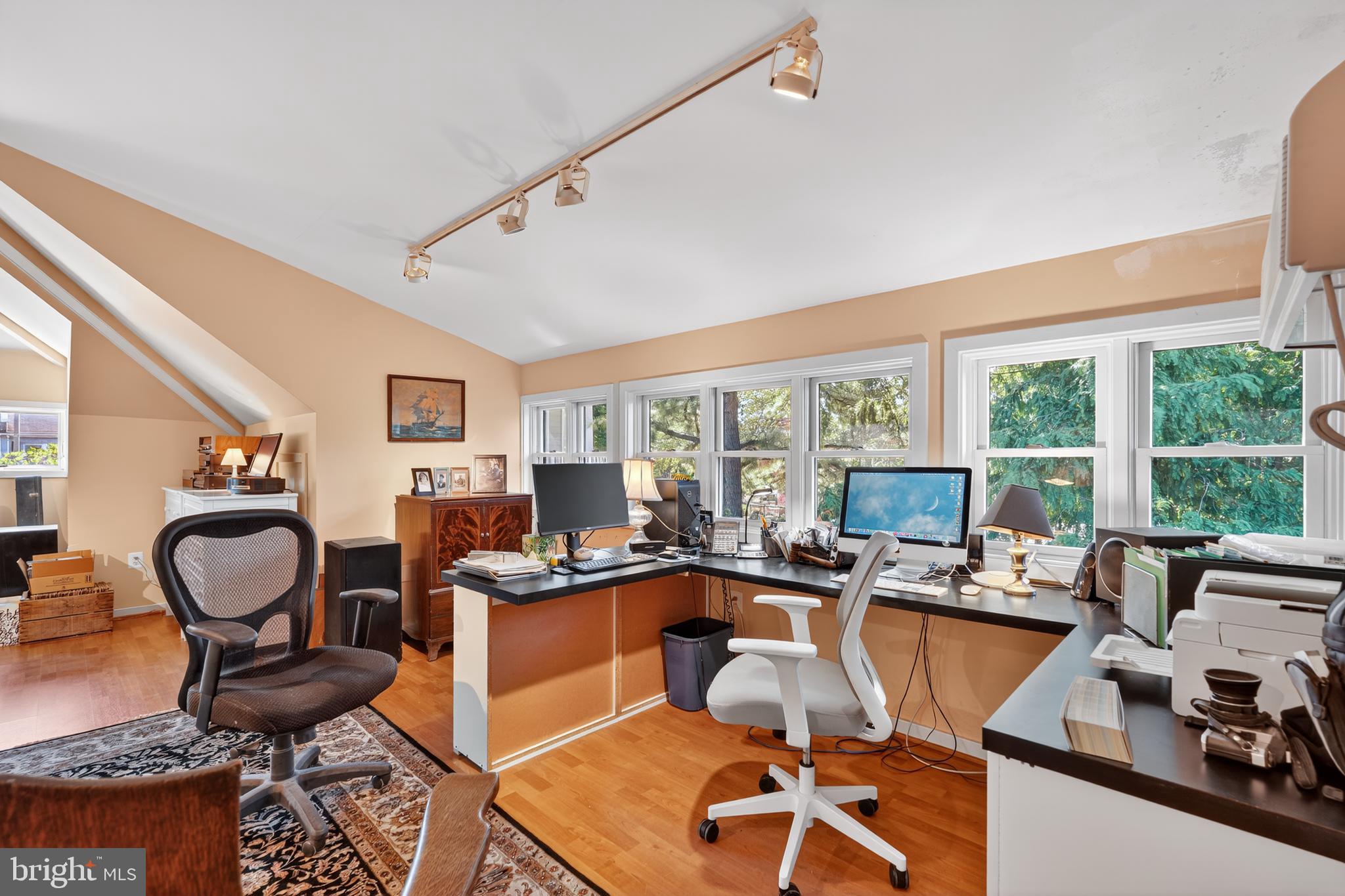 DEL RAY - Commercial Sale