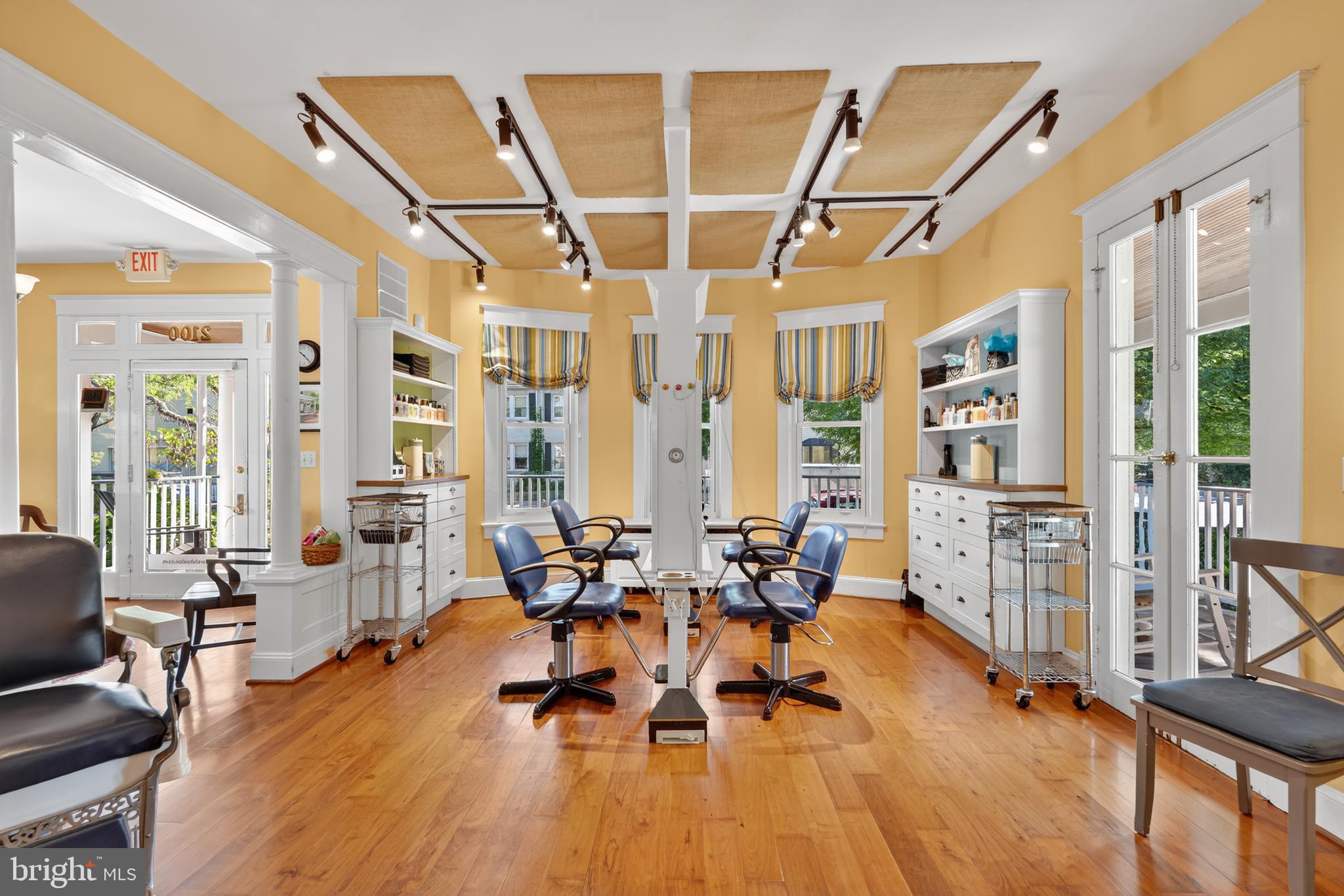 DEL RAY - Commercial Sale