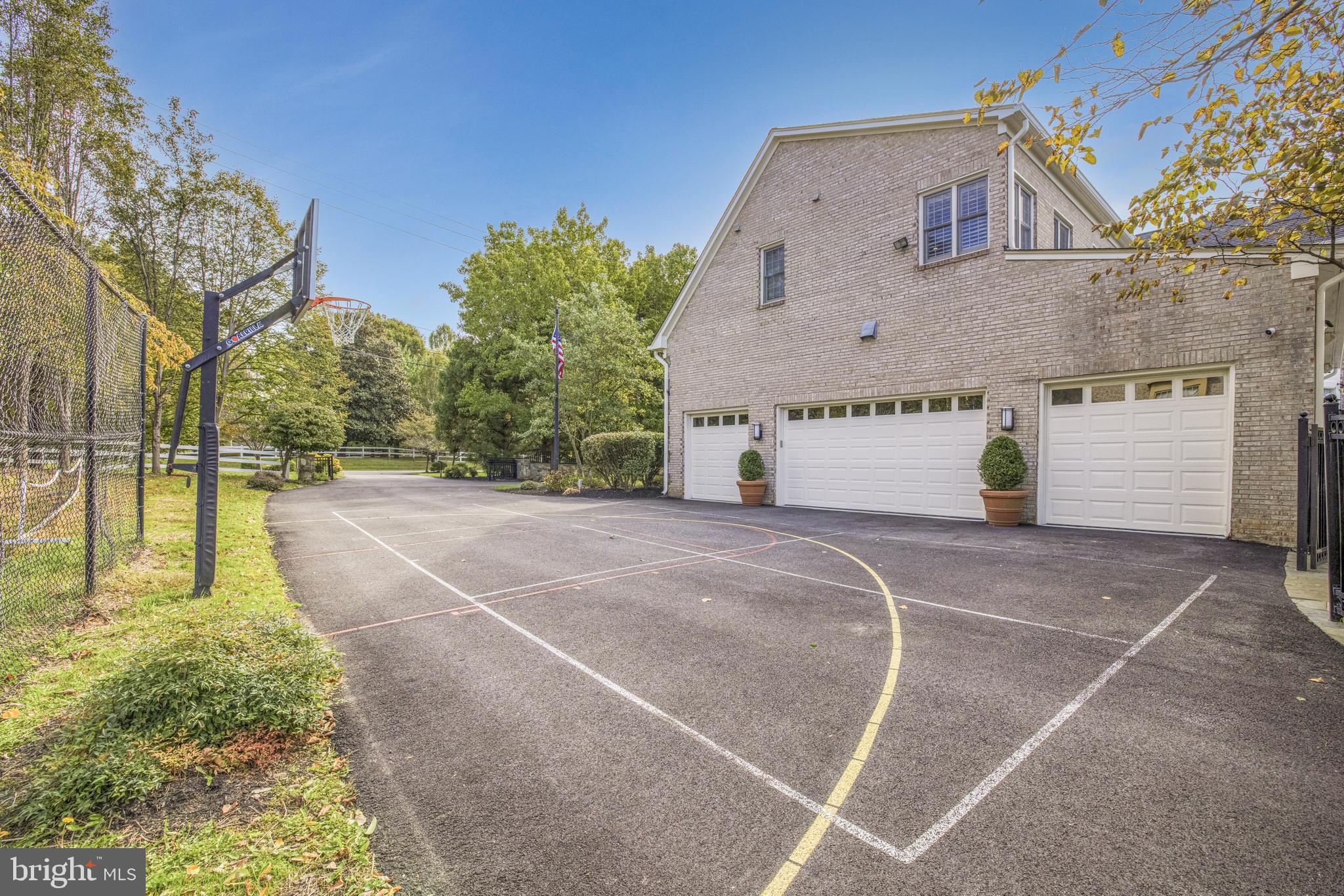 SADDLE RIDGE - Residential