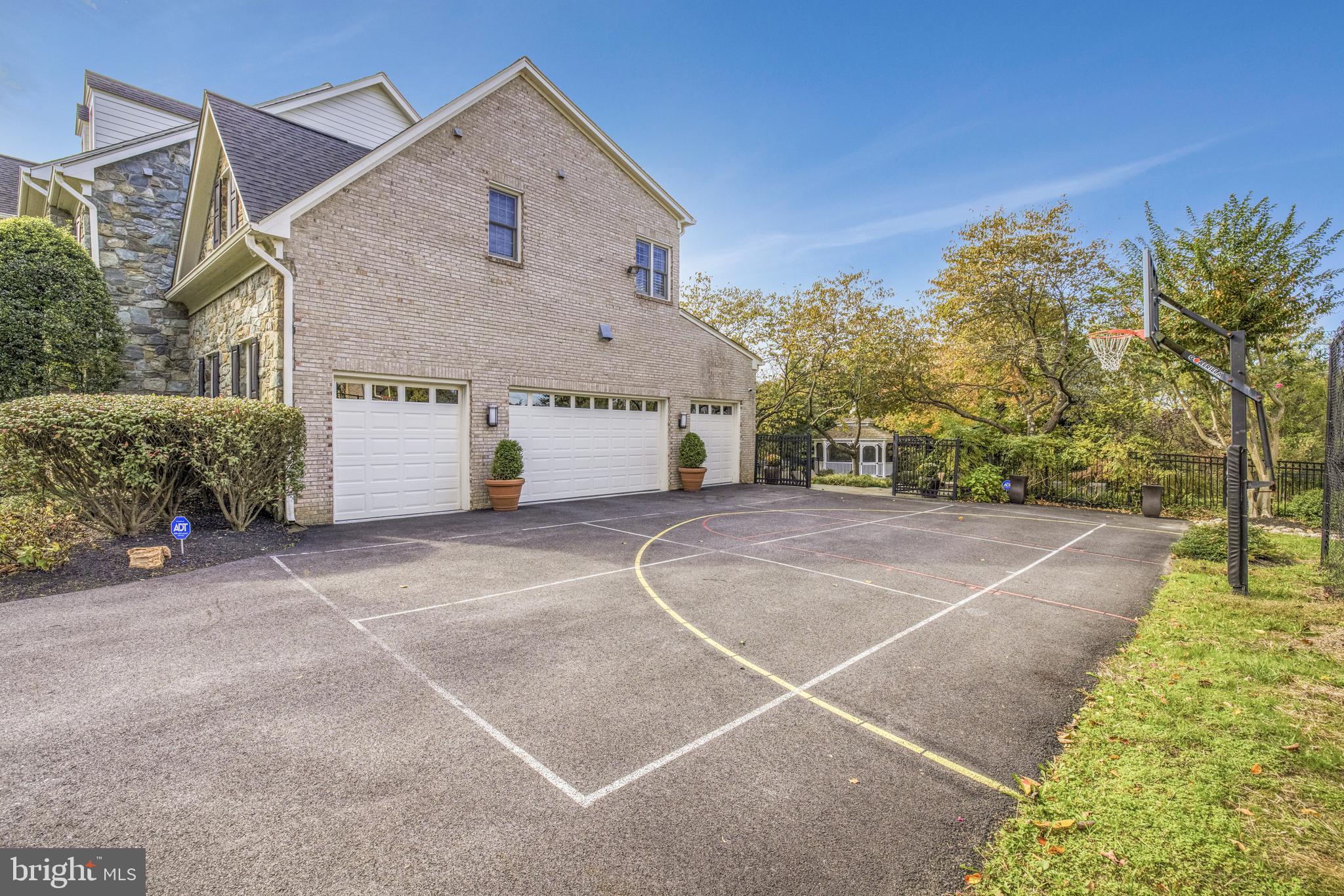 SADDLE RIDGE - Residential