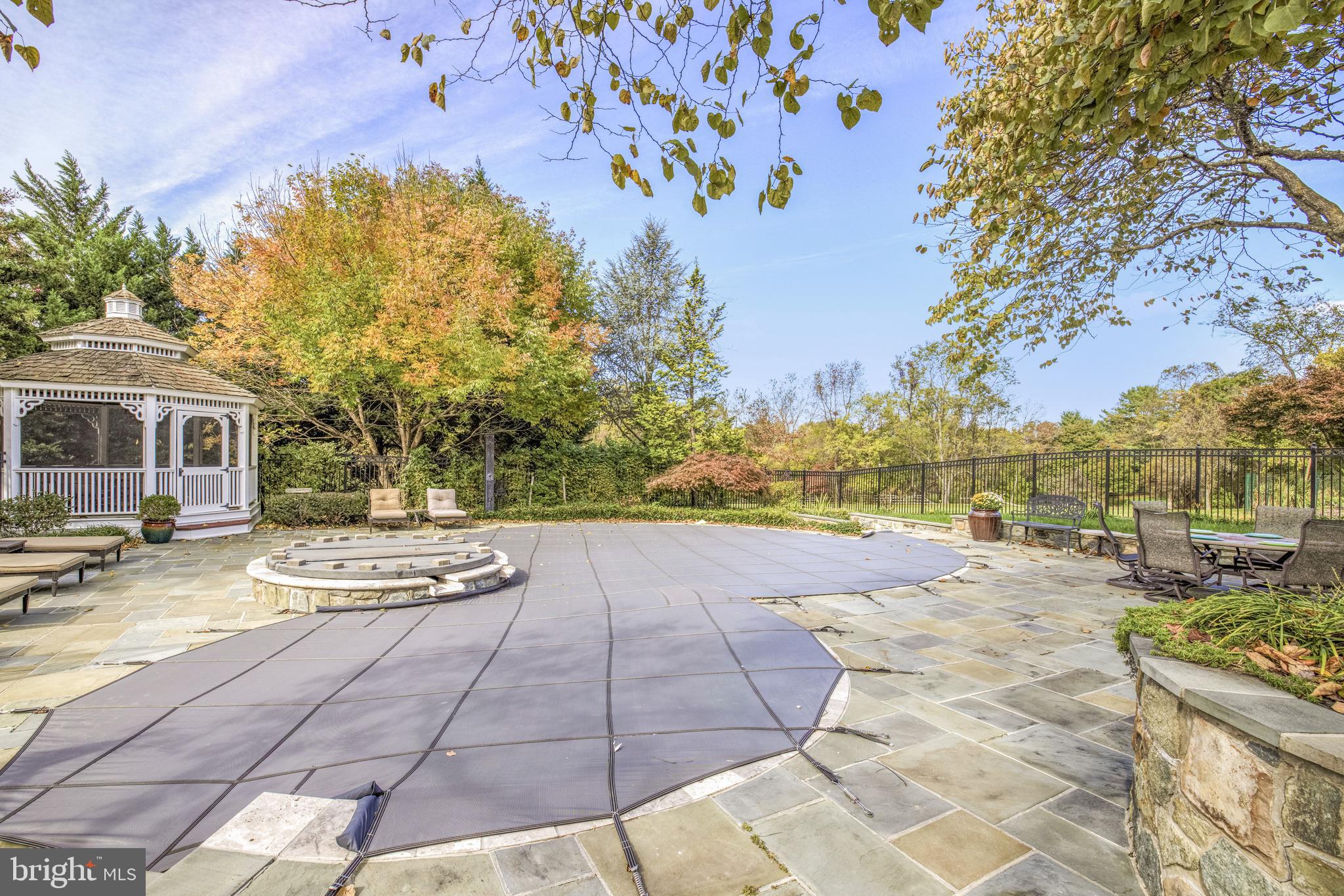 SADDLE RIDGE - Residential