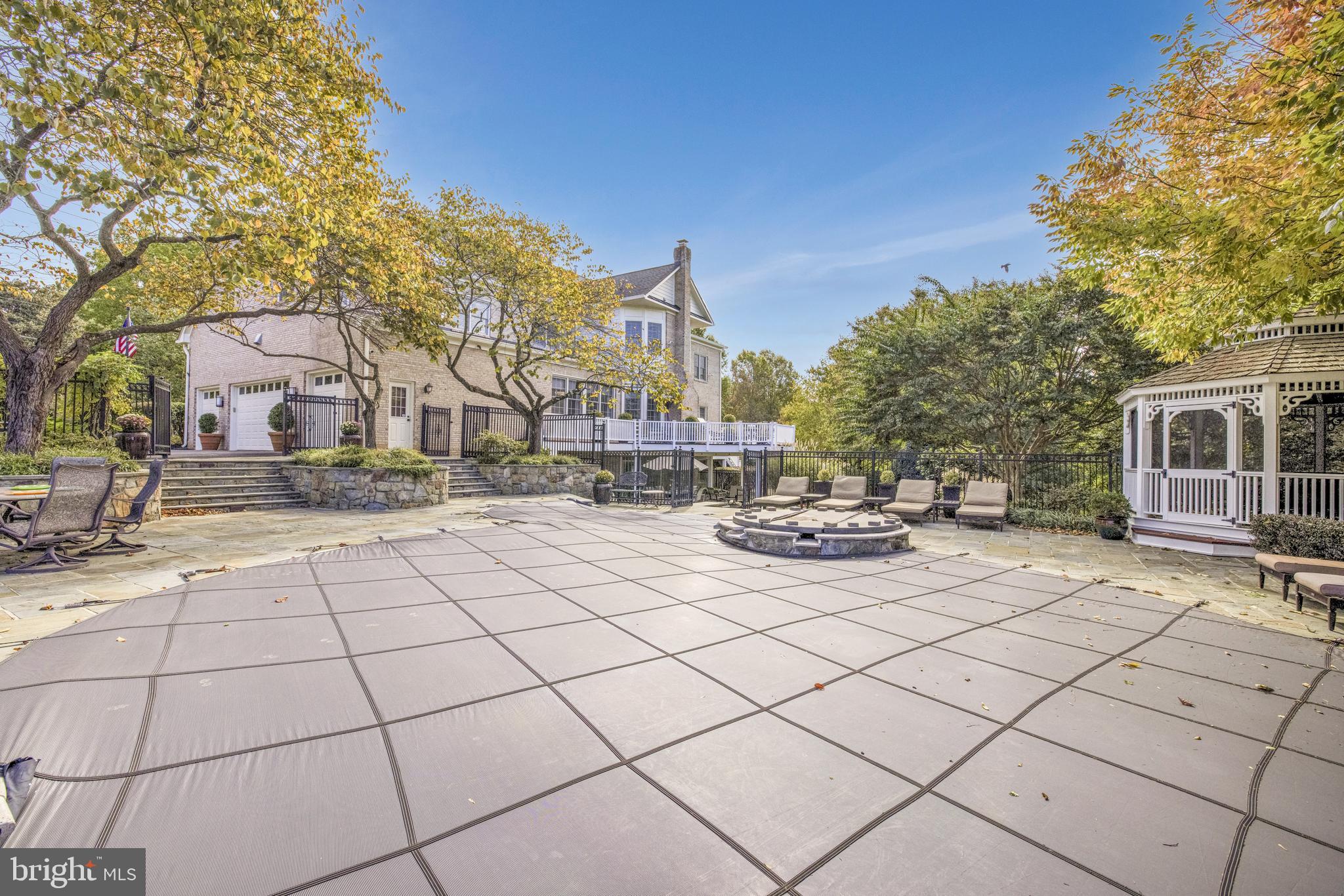 SADDLE RIDGE - Residential