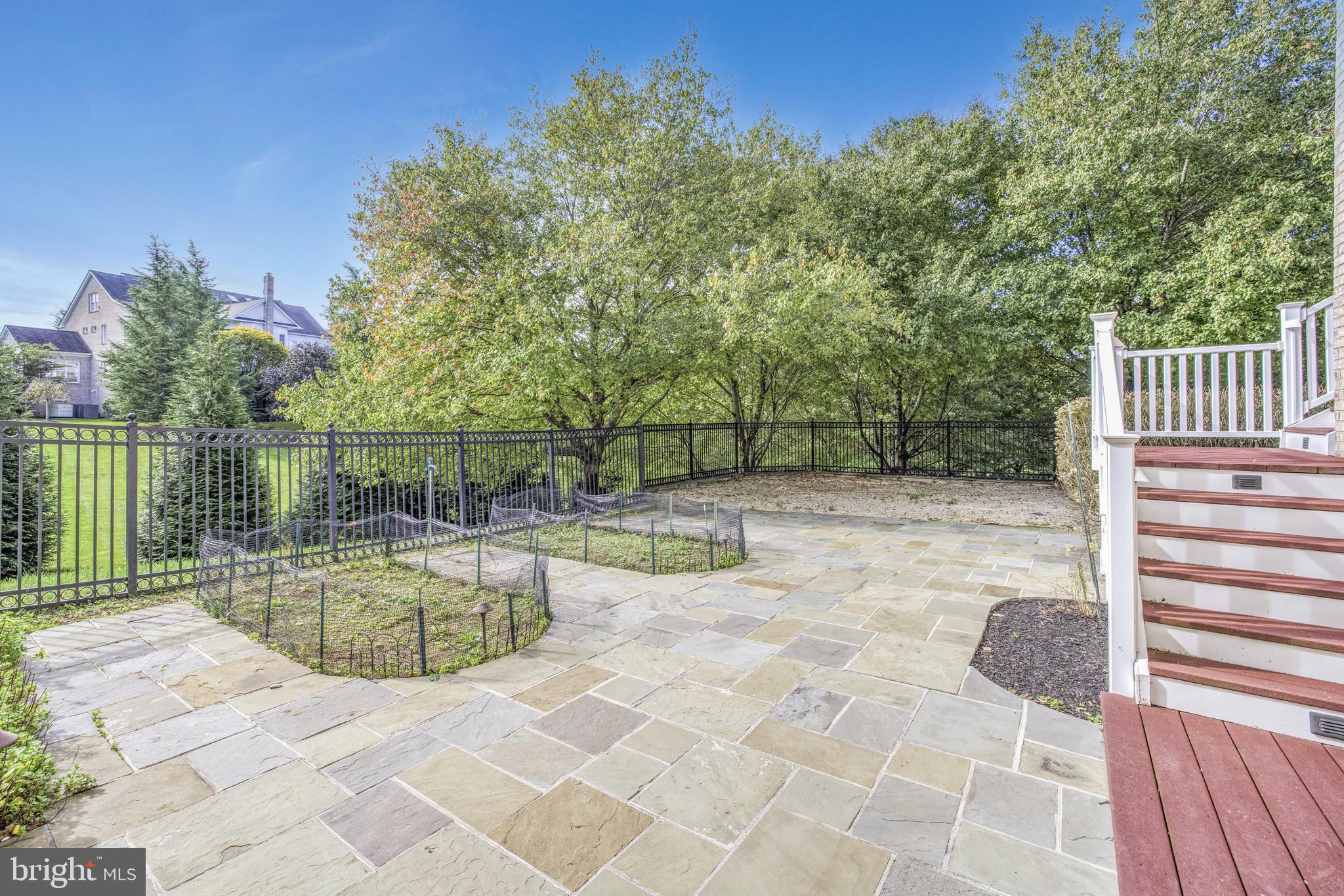 SADDLE RIDGE - Residential