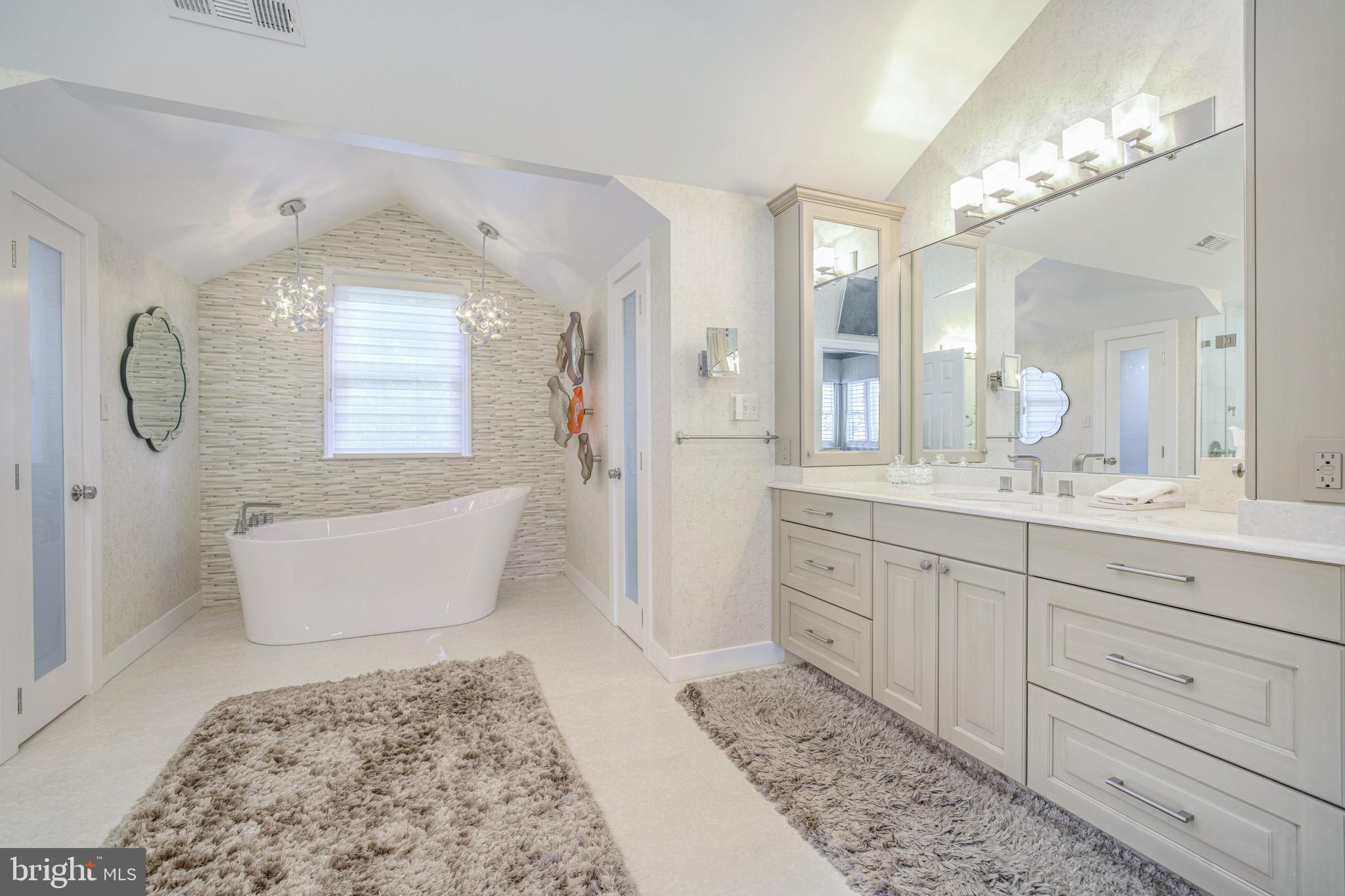 SADDLE RIDGE - Residential