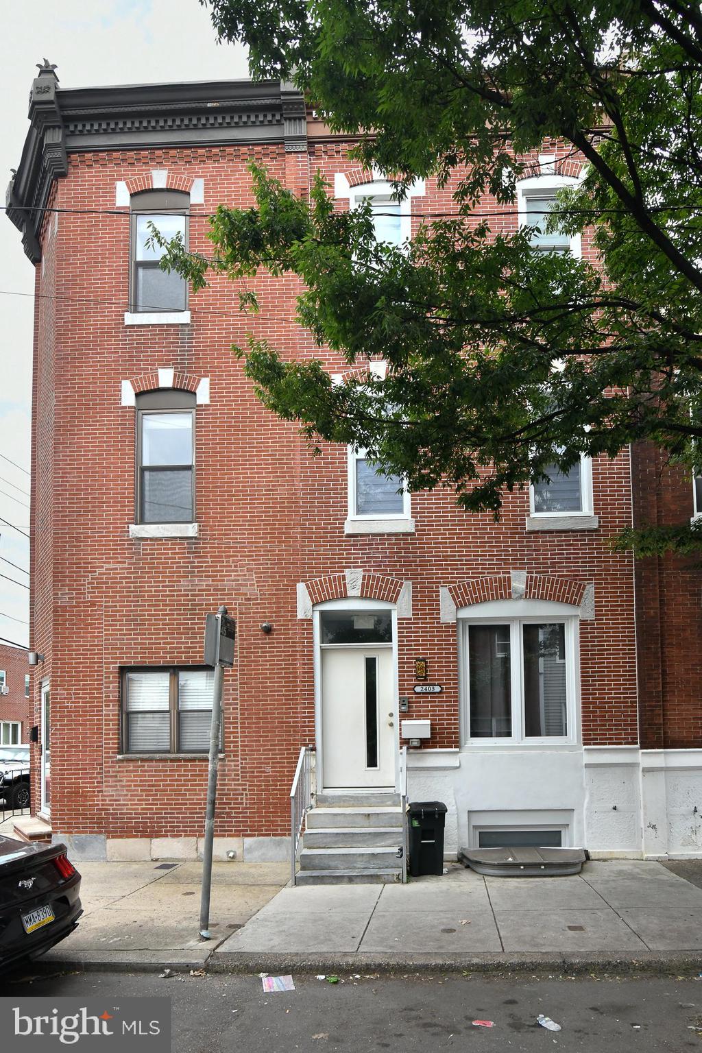 South Philly Condo life! Gorgeous high end finishes, maximized & open floor plans. Amazing details and space - Lower level offers a second living space, laundry, storage, and has good natural light. Unit B is also bi-level with 3 bed and 3 baths plus an incredible roof deck. Smart home with keyless entry and intercom systems.