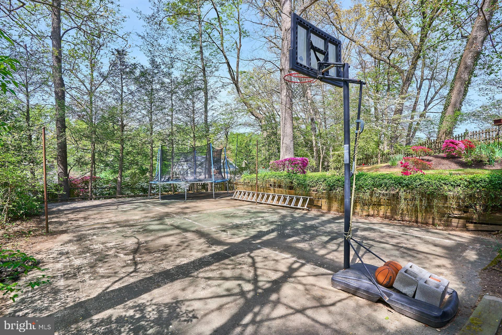 GOLF CLUB MANOR - Residential