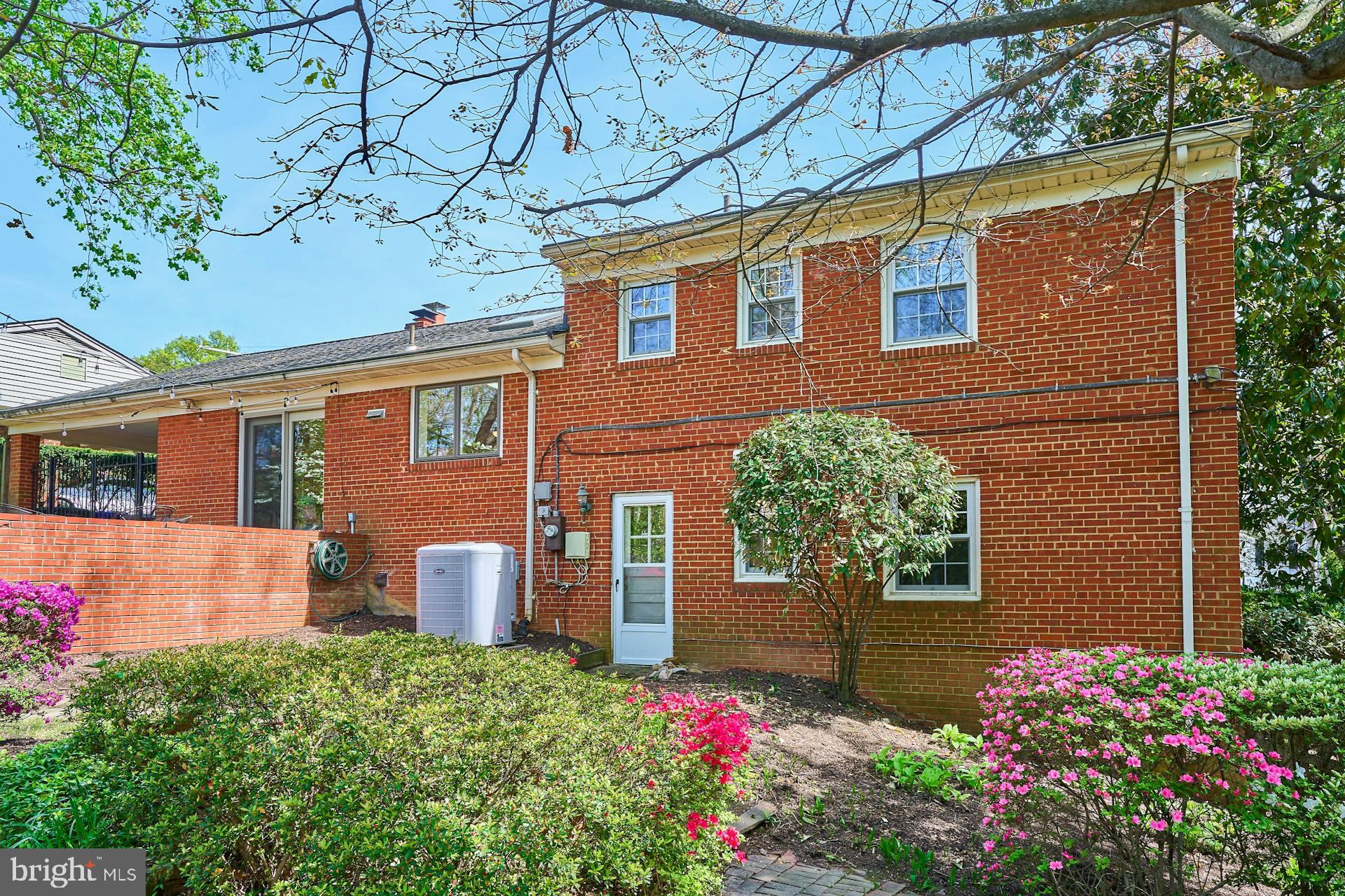 GOLF CLUB MANOR - Residential