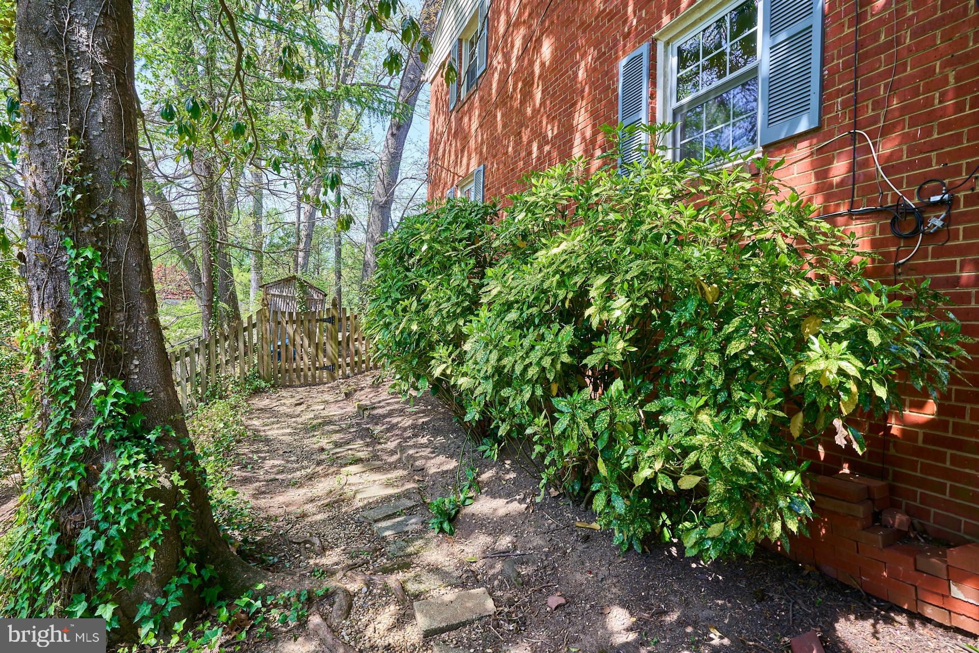 GOLF CLUB MANOR - Residential