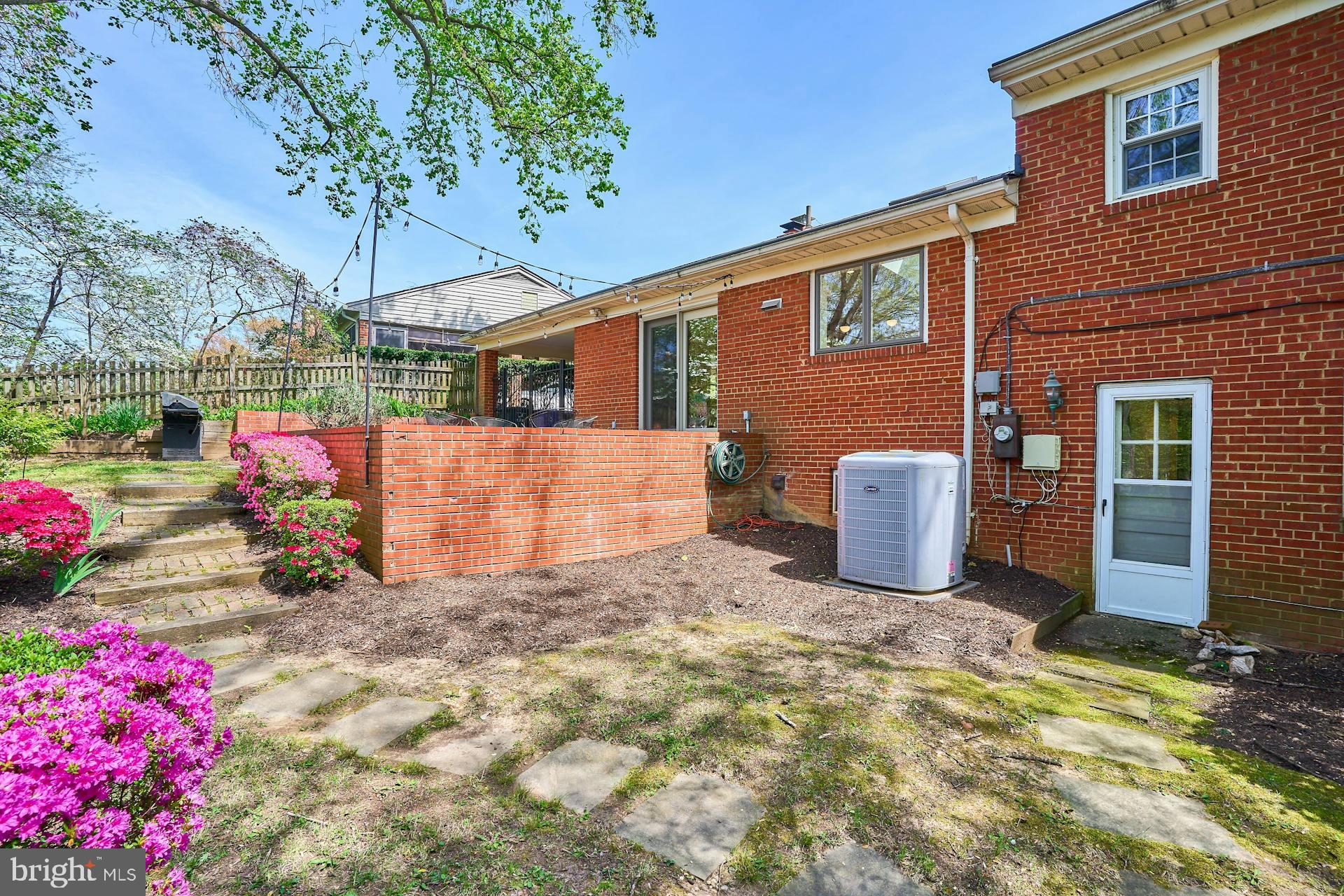 GOLF CLUB MANOR - Residential