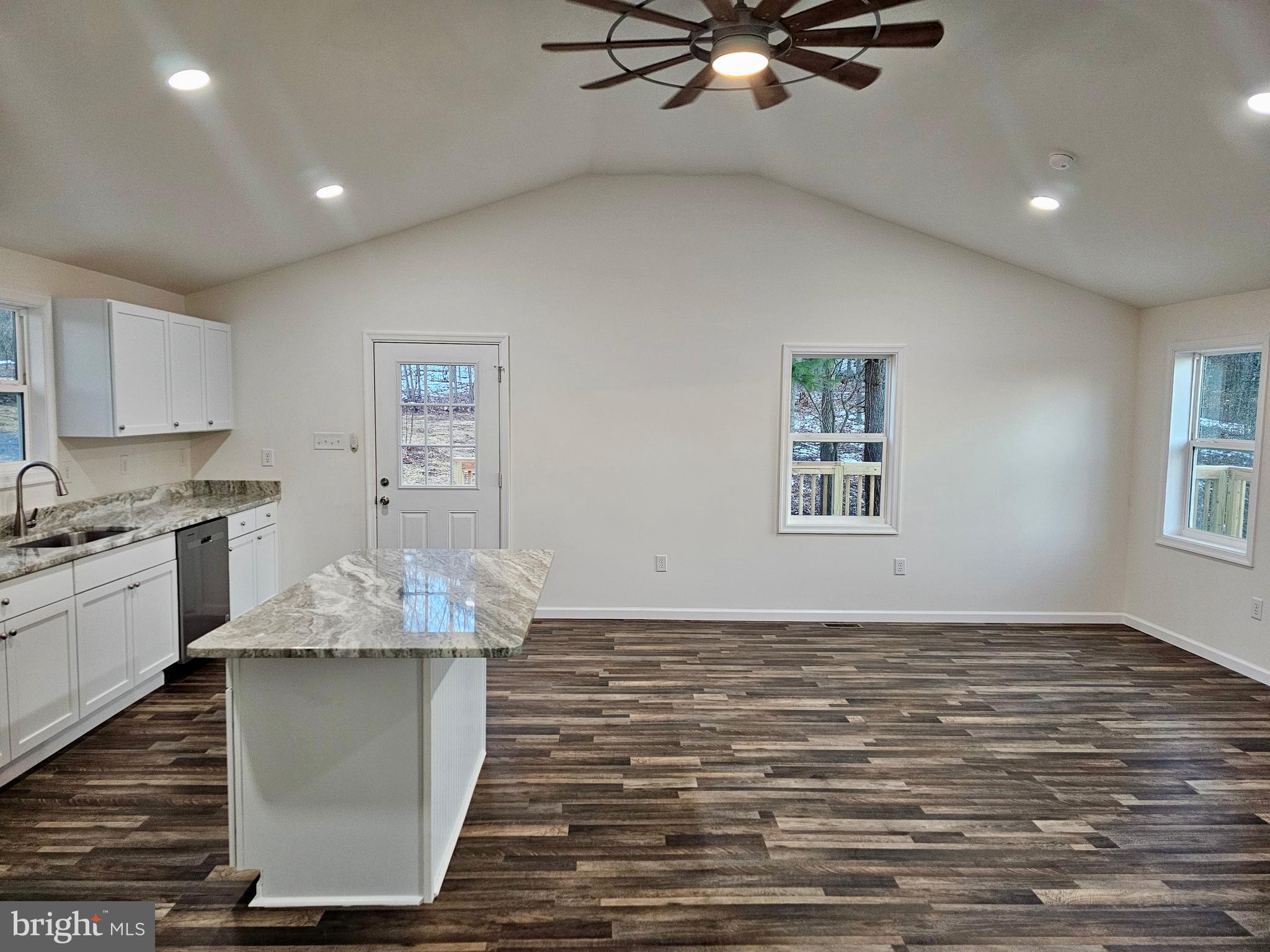 TWIN MOUNTAIN VIEW - Residential