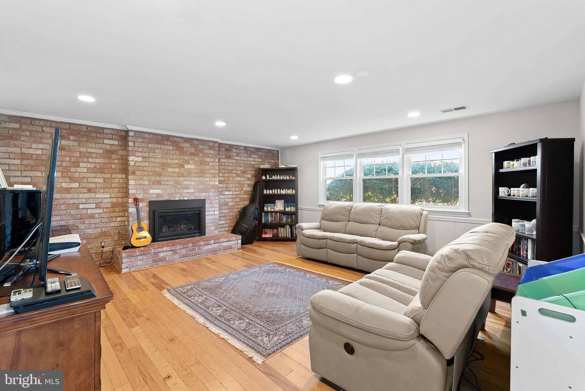 LEE HEIGHTS - Residential