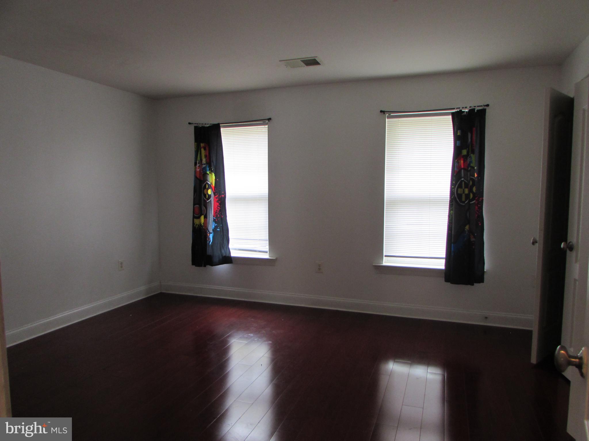 CHELTENHAM KNOLLS - Residential Lease