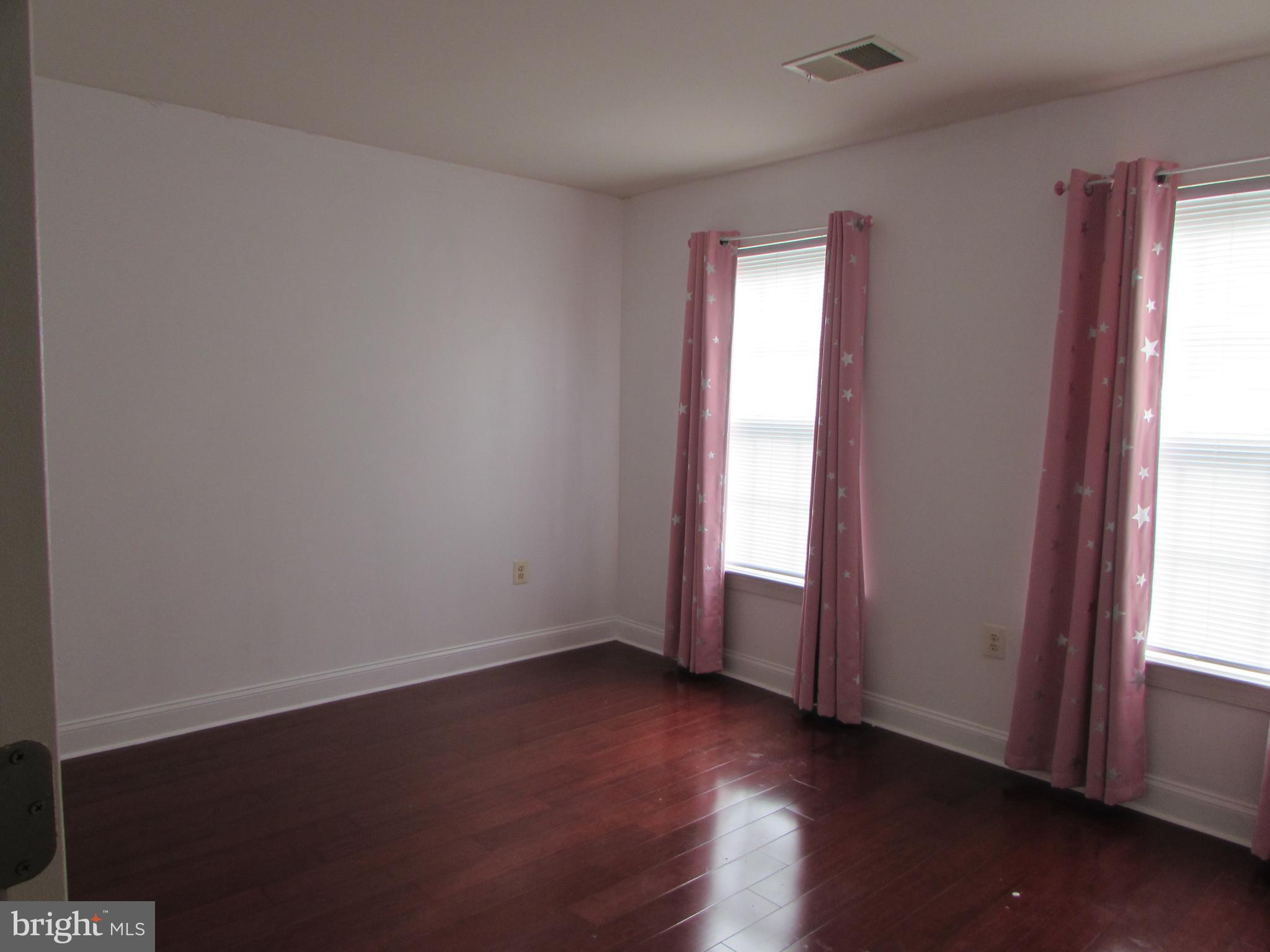 CHELTENHAM KNOLLS - Residential Lease