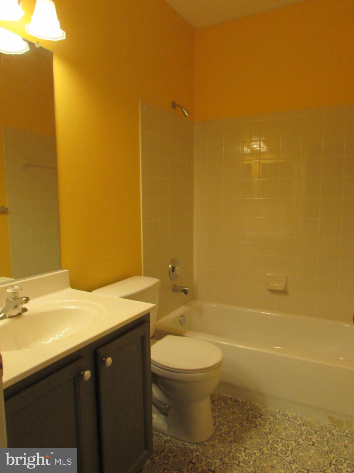 CHELTENHAM KNOLLS - Residential Lease