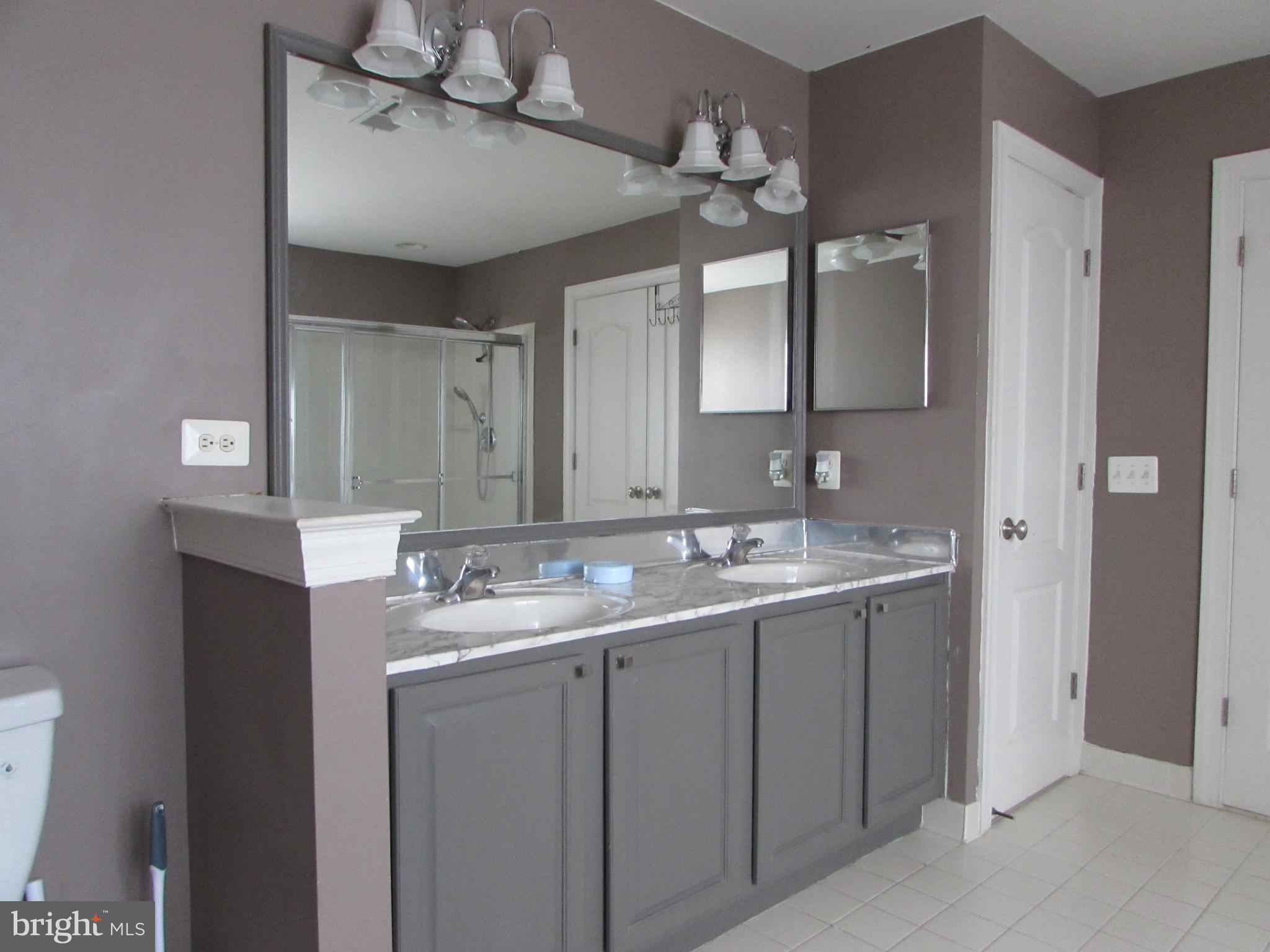 CHELTENHAM KNOLLS - Residential Lease