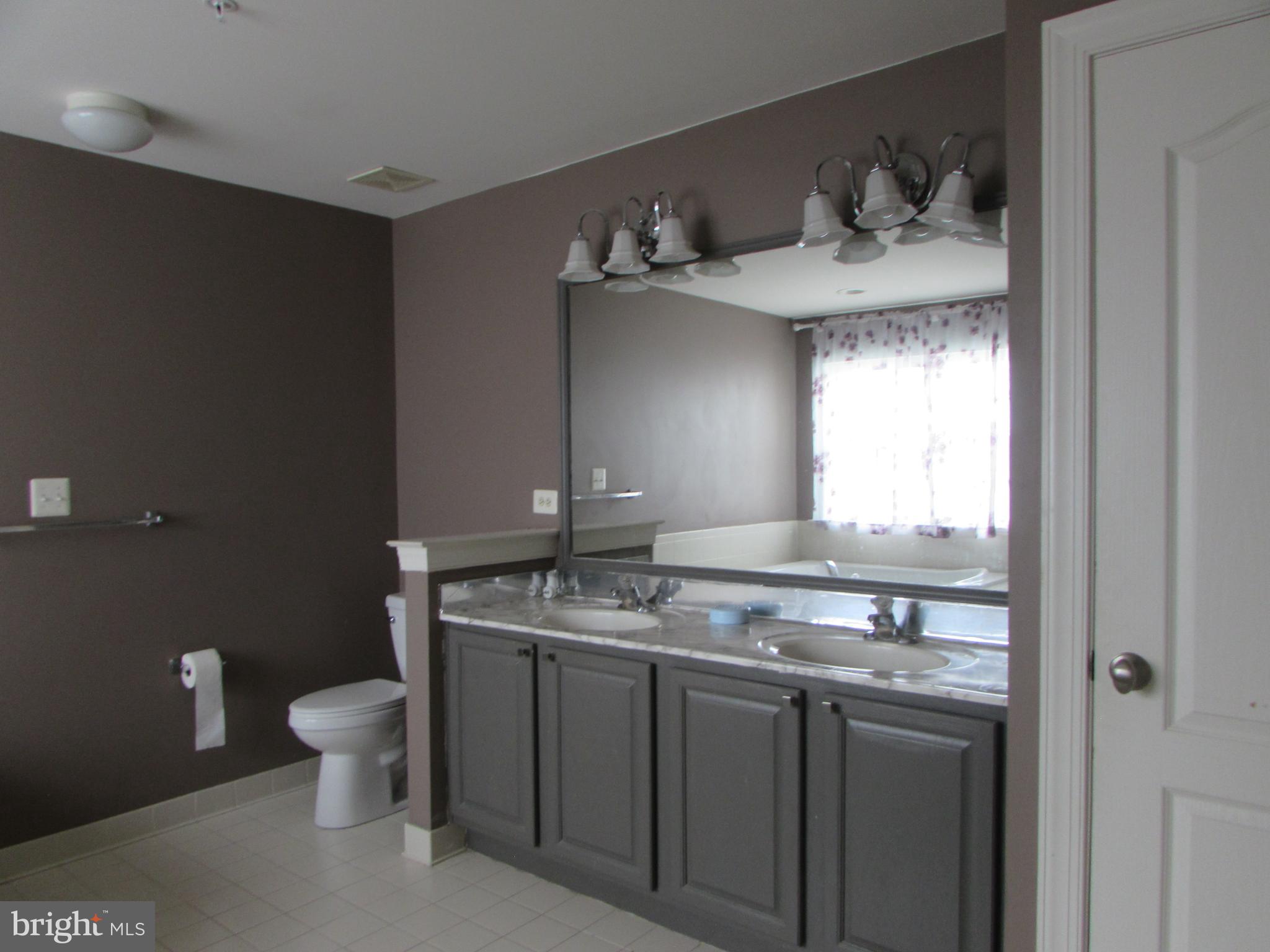 CHELTENHAM KNOLLS - Residential Lease