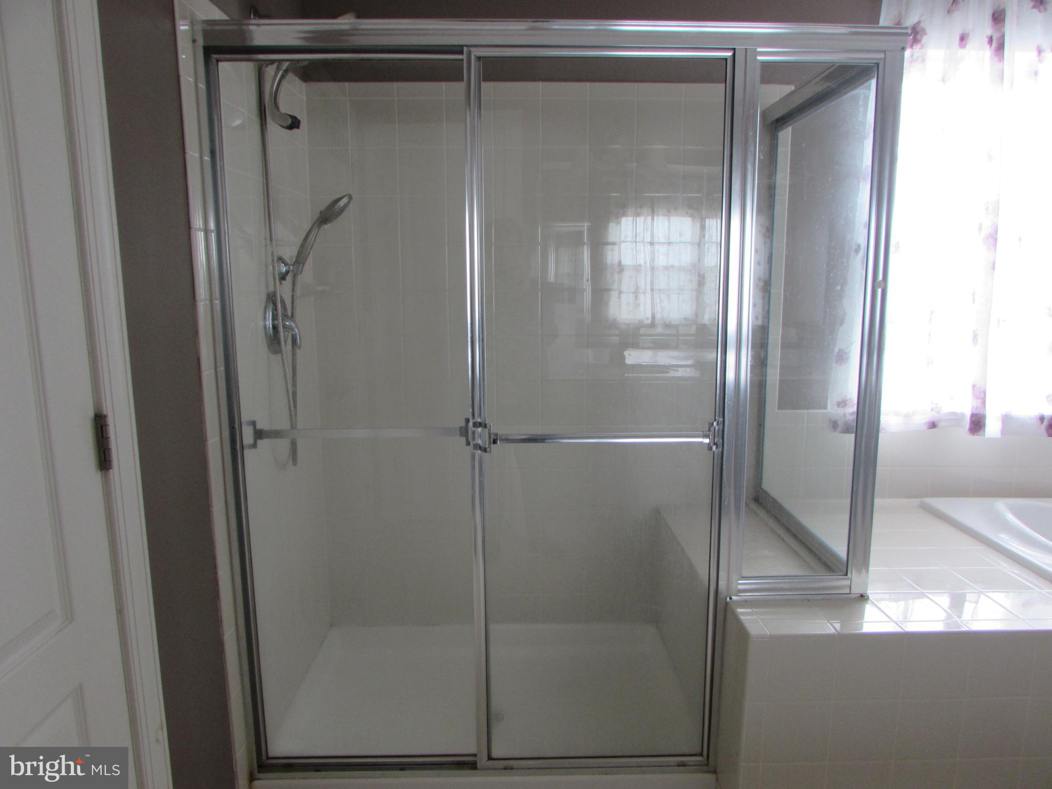 CHELTENHAM KNOLLS - Residential Lease