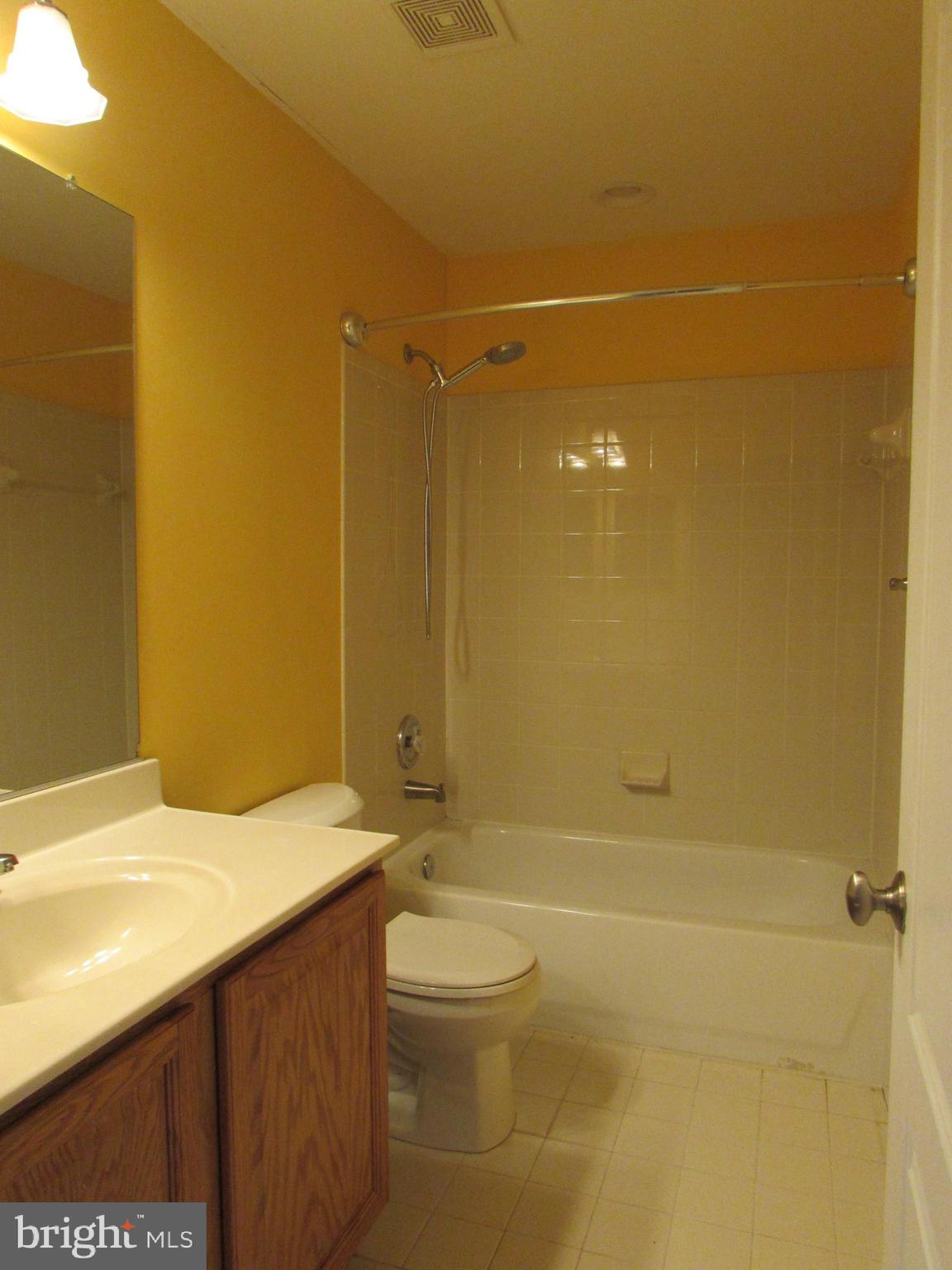 CHELTENHAM KNOLLS - Residential Lease