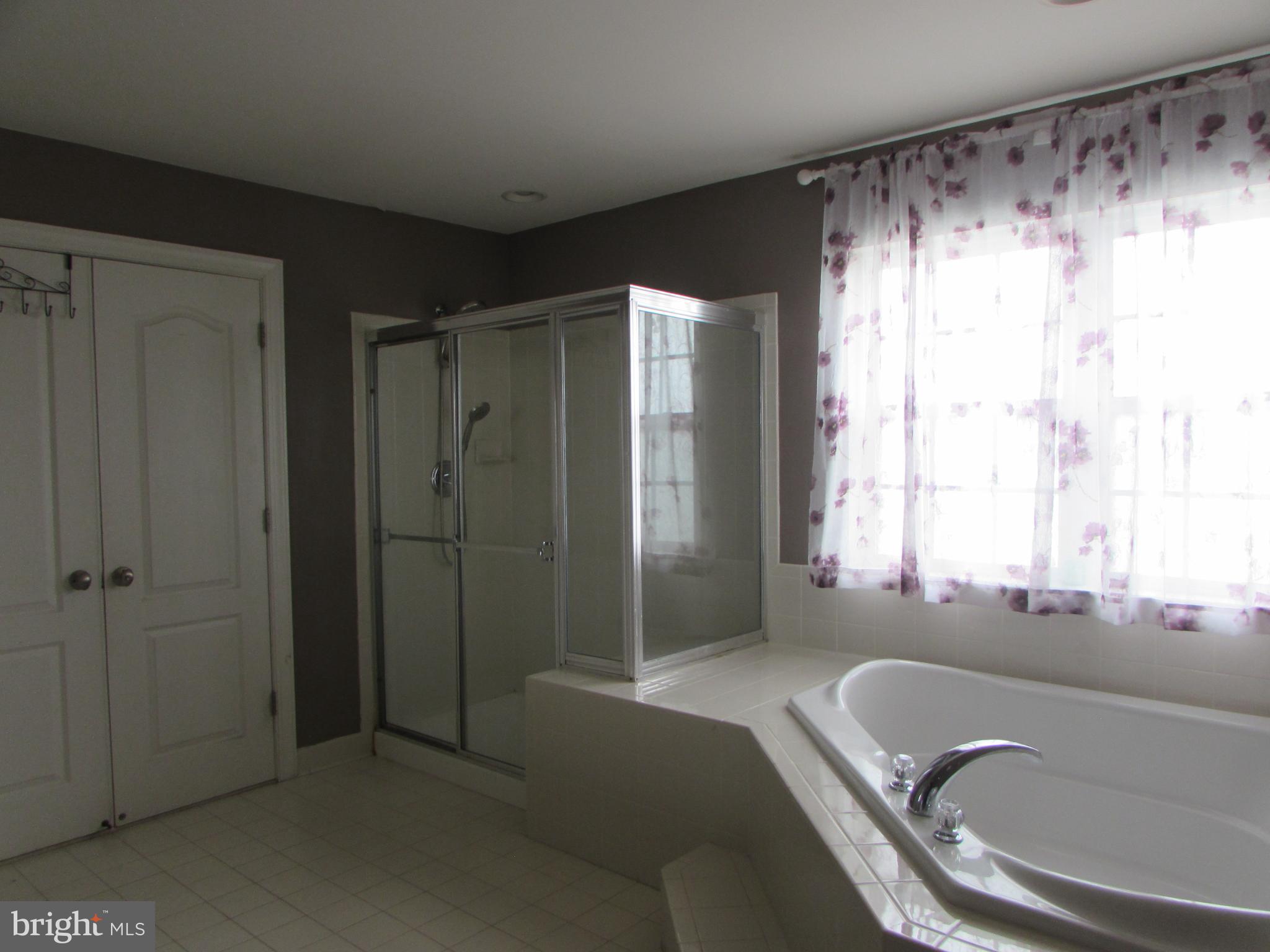 CHELTENHAM KNOLLS - Residential Lease