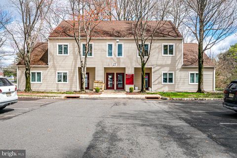 Photo of 27 Clyde Road #202, SOMERSET, NJ 08873 (MLS # NJSO2005408)