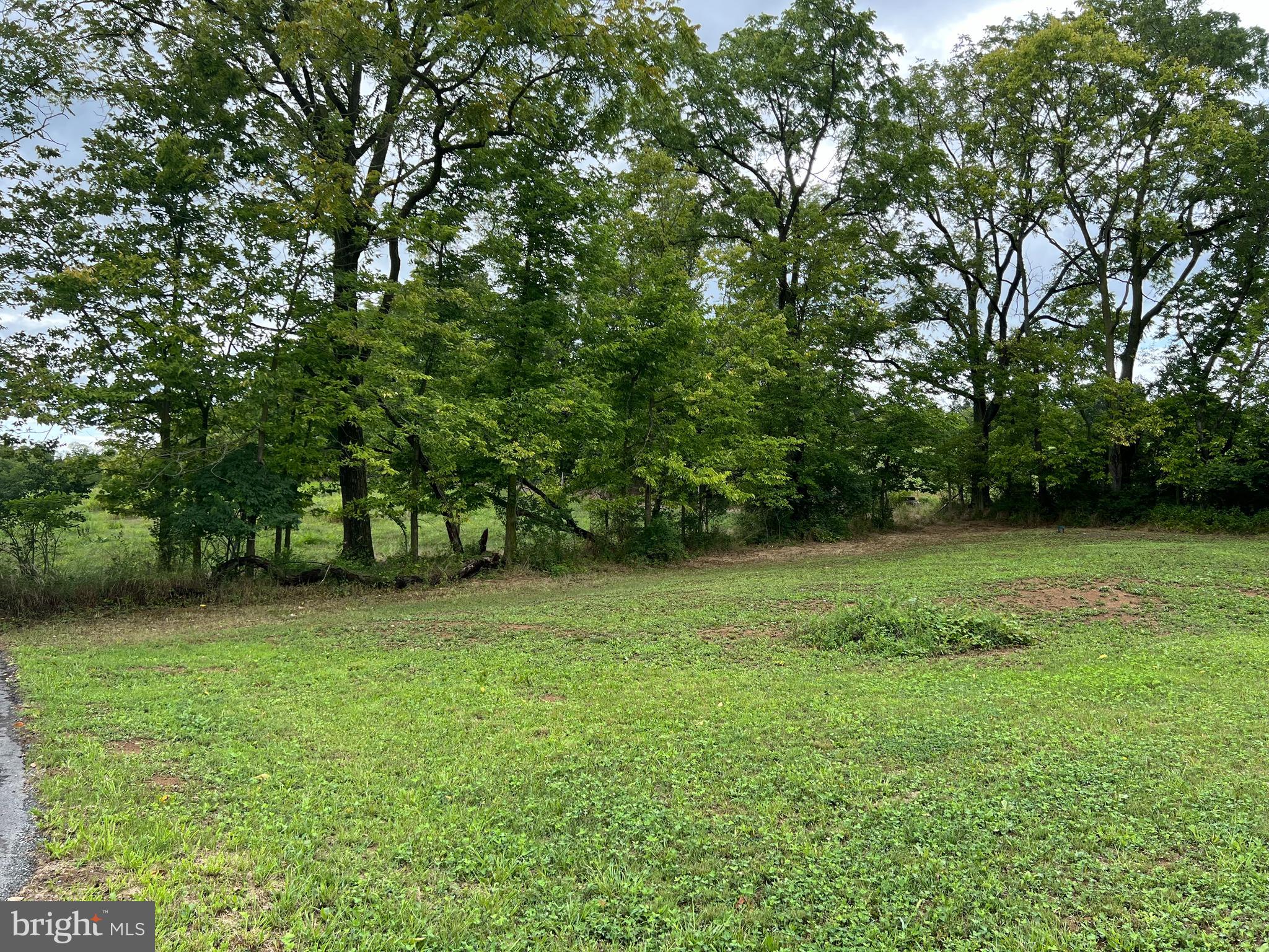 PAULMARK ESTATES - Land